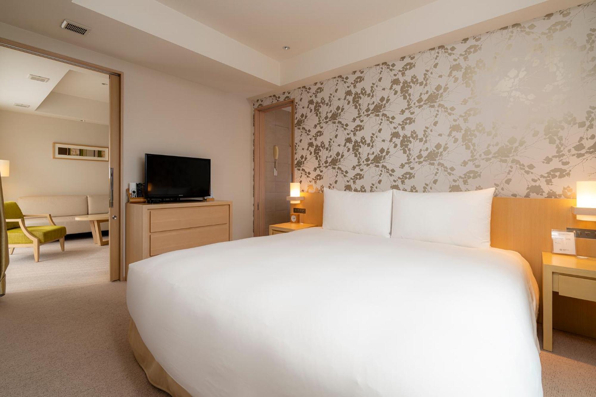 One Bedroom Suite with Mt. Yotei View