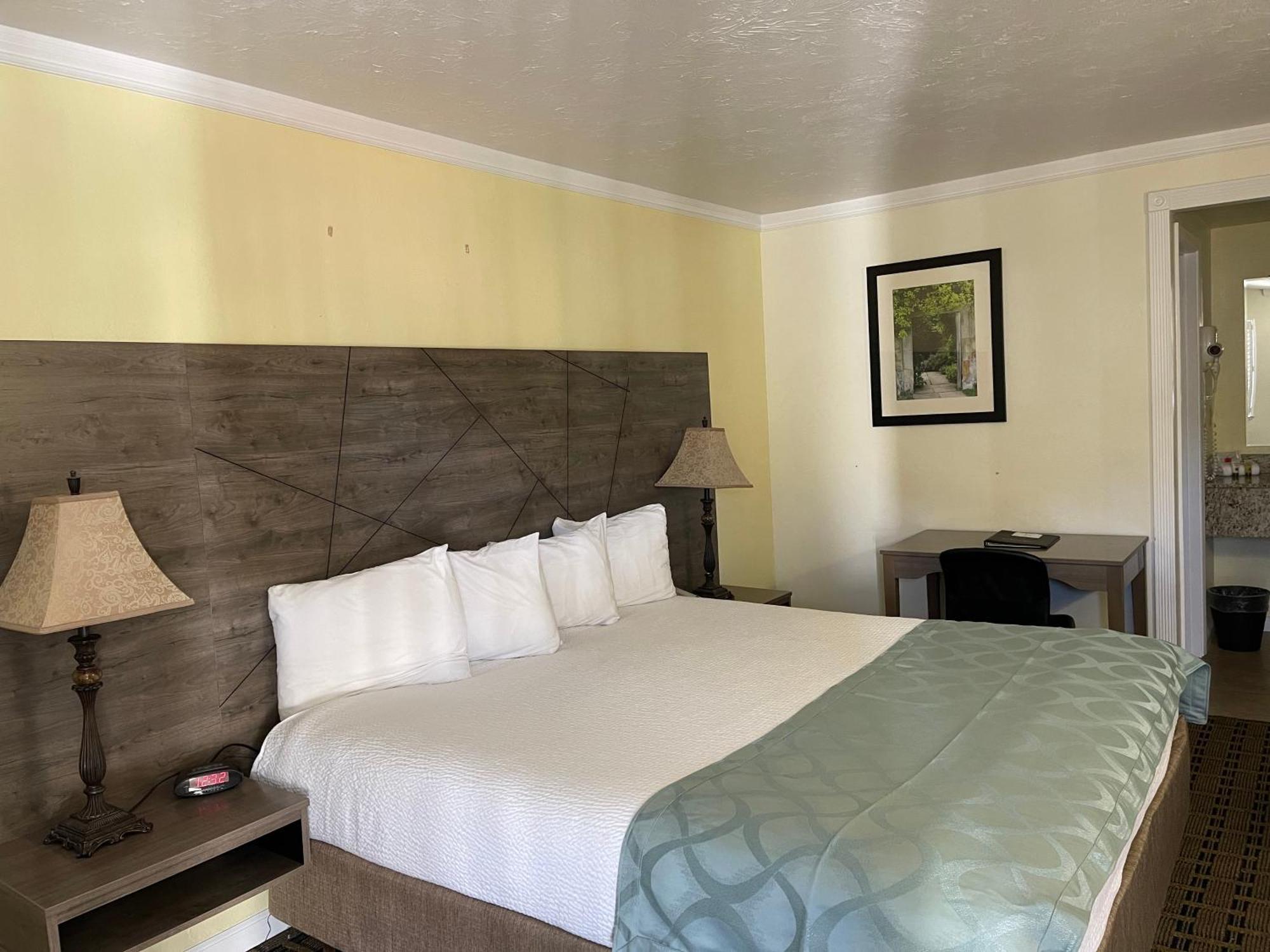 King Room - Non-Smoking