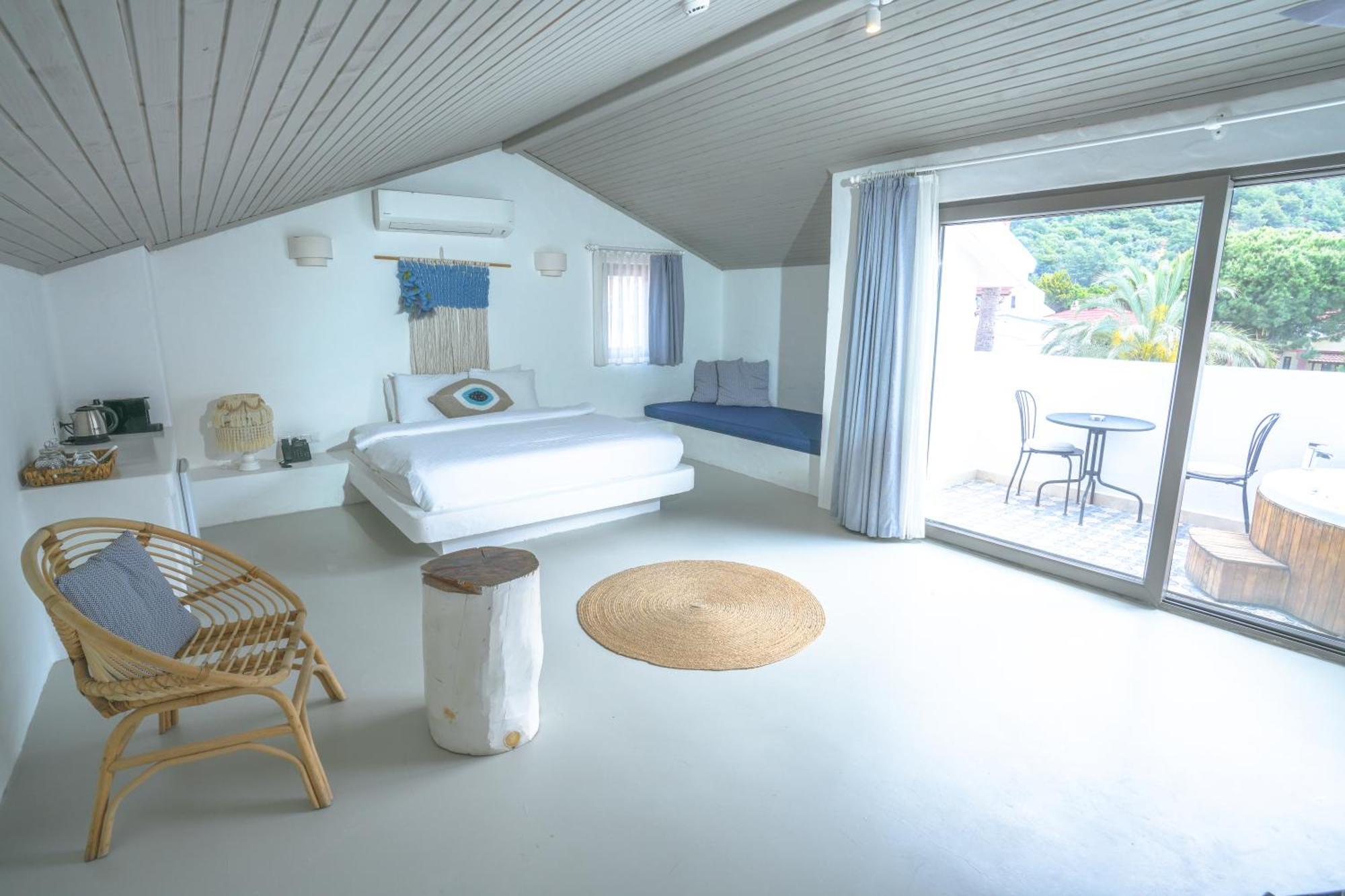 Double Room Terrace,1587551197:JPEG
