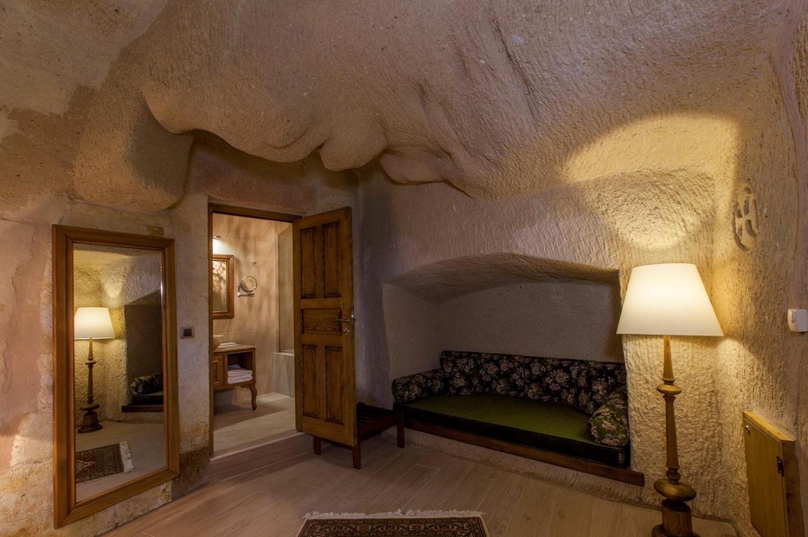 Deluxe Room,1587578150:JPEG