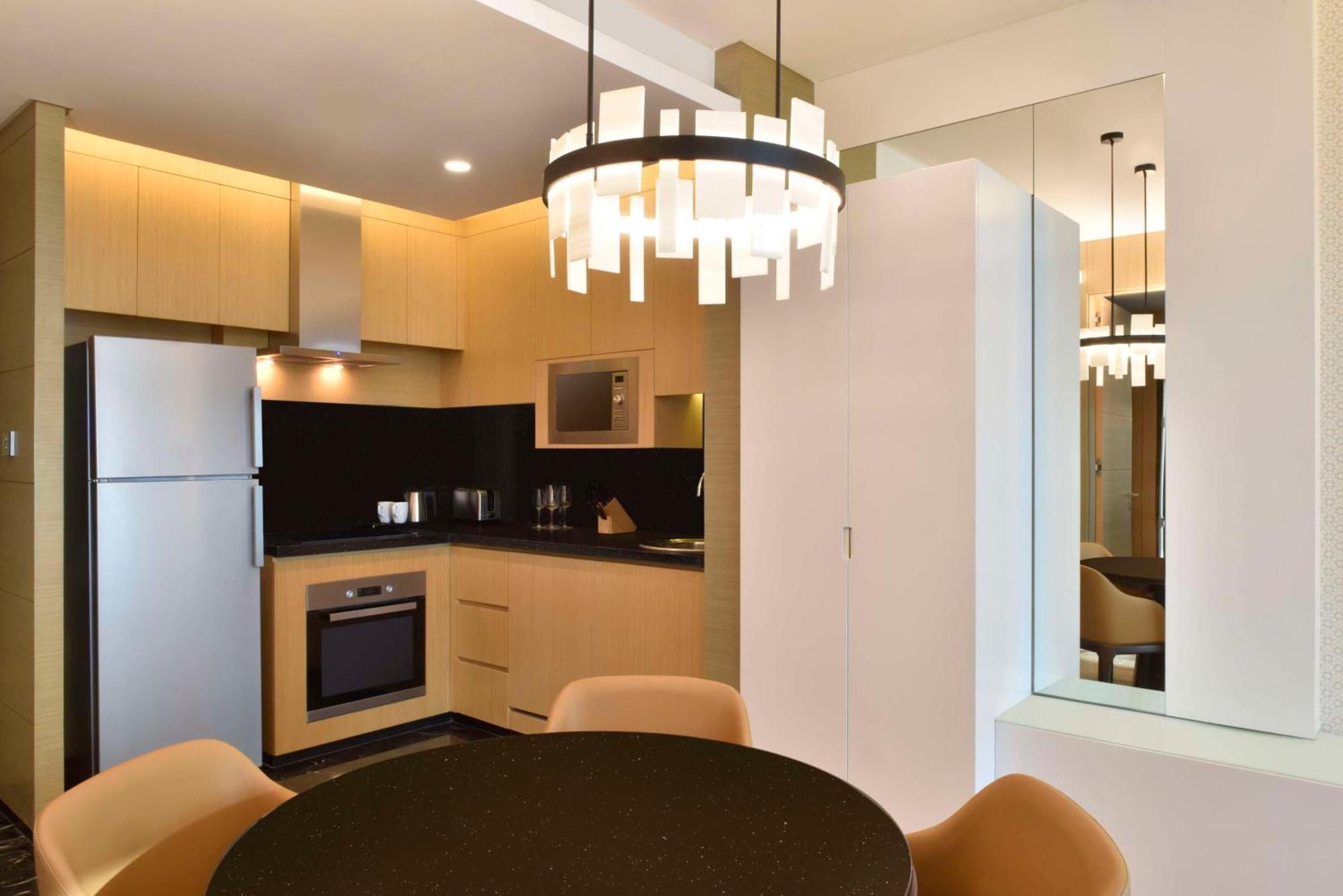 Executive One Bedroom Suite - Lounge Access