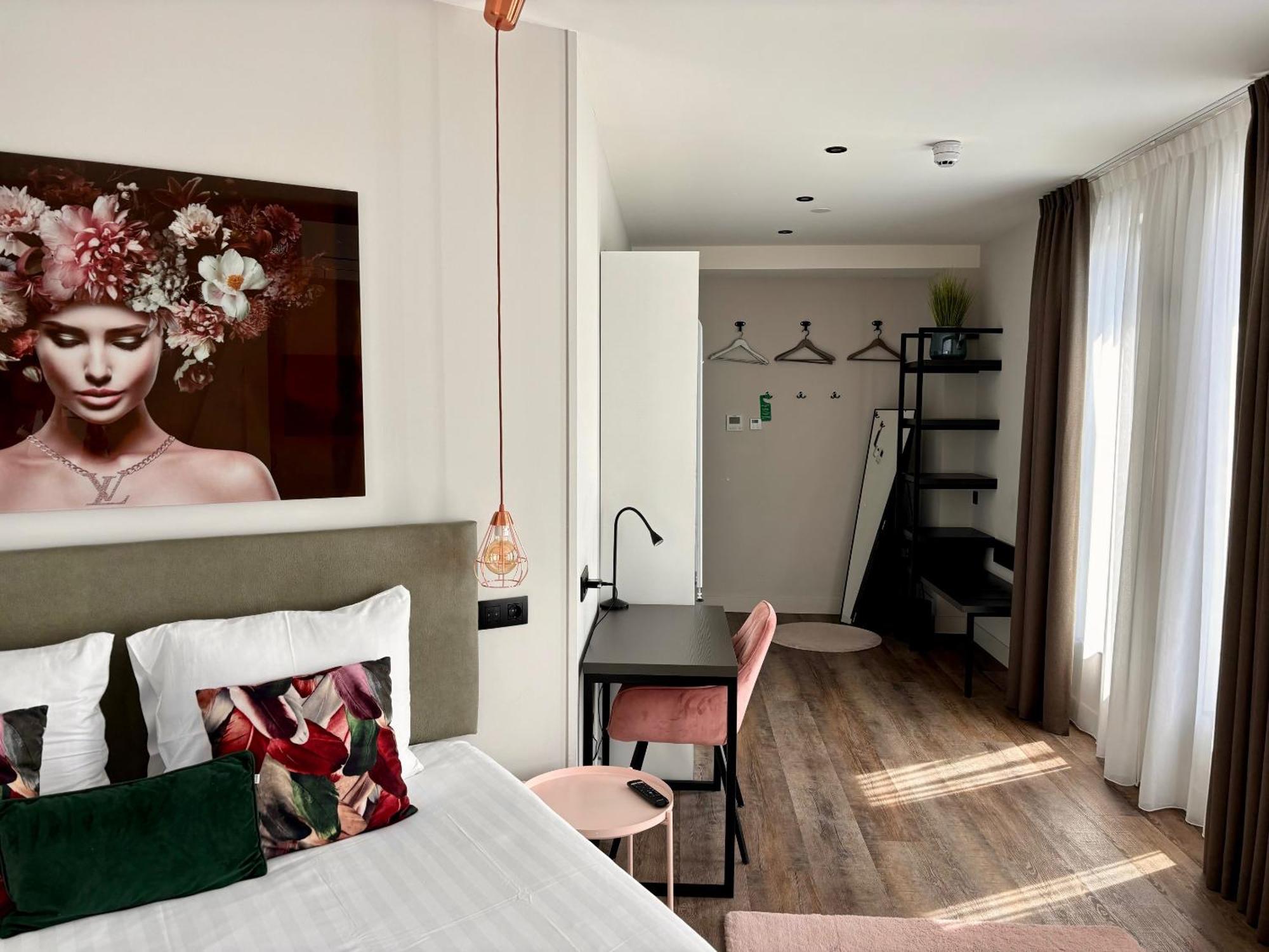 Family Room,1652830824:JPEG