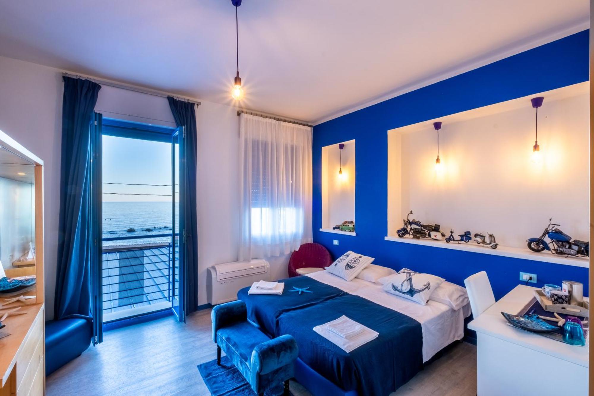 Double or Twin Room with Sea View