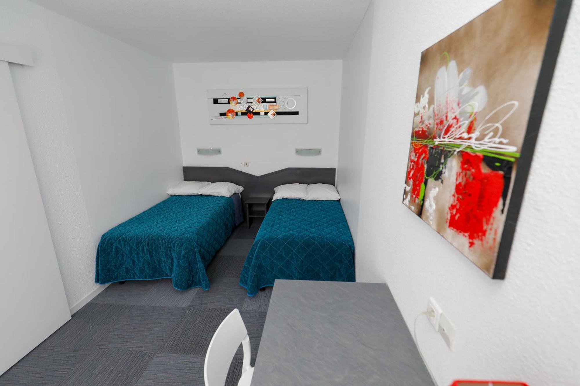 One-Bedroom Apartment with Terrace 35m