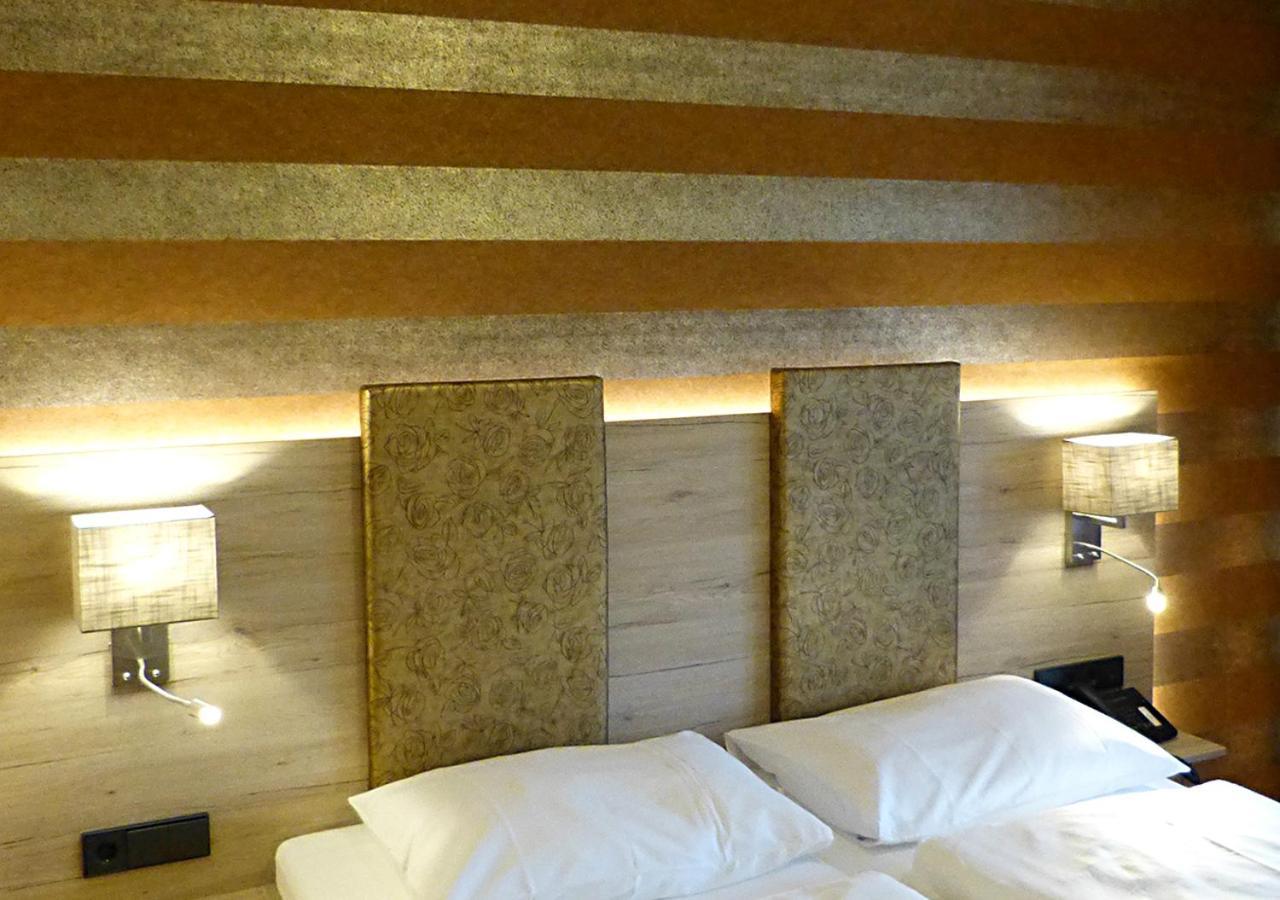 Doppelzimmer mit Balkon