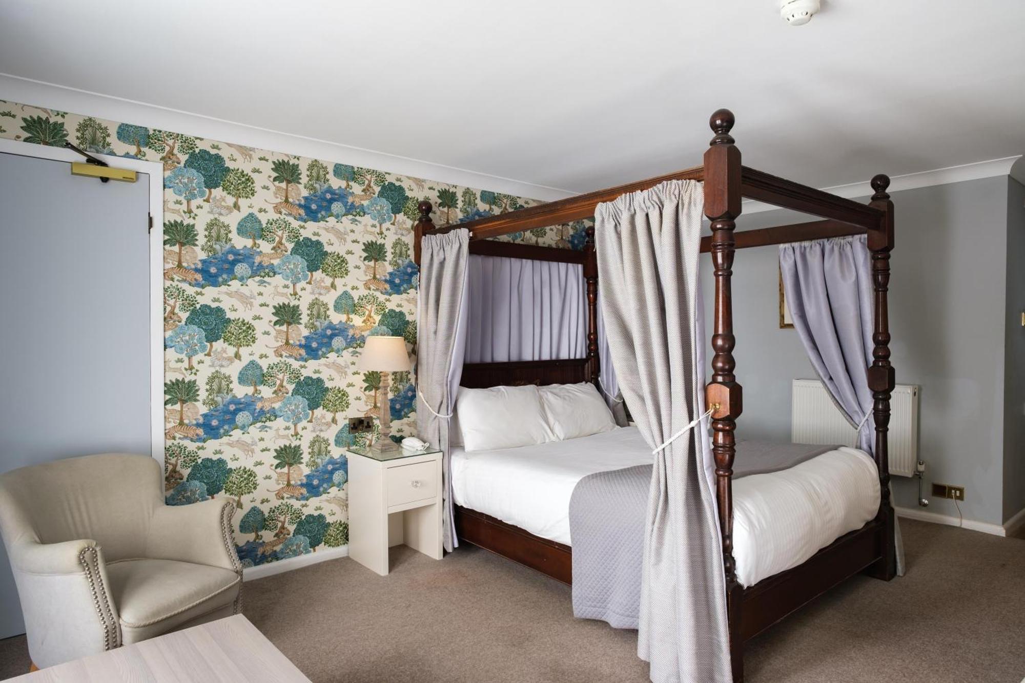 Superior Double Room with Four Poster Bed - Non-Smoking