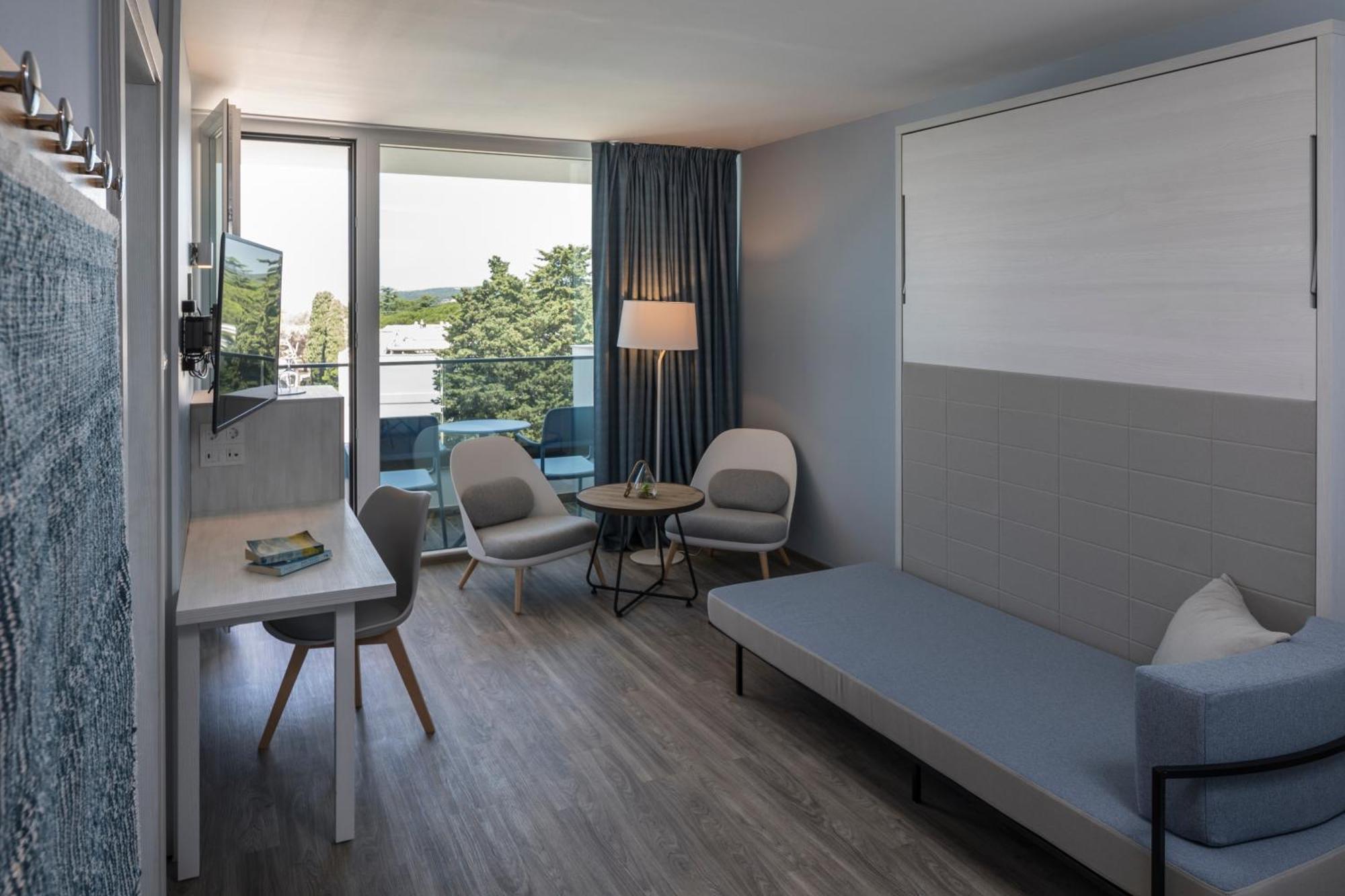 Falky Maxi Family Room