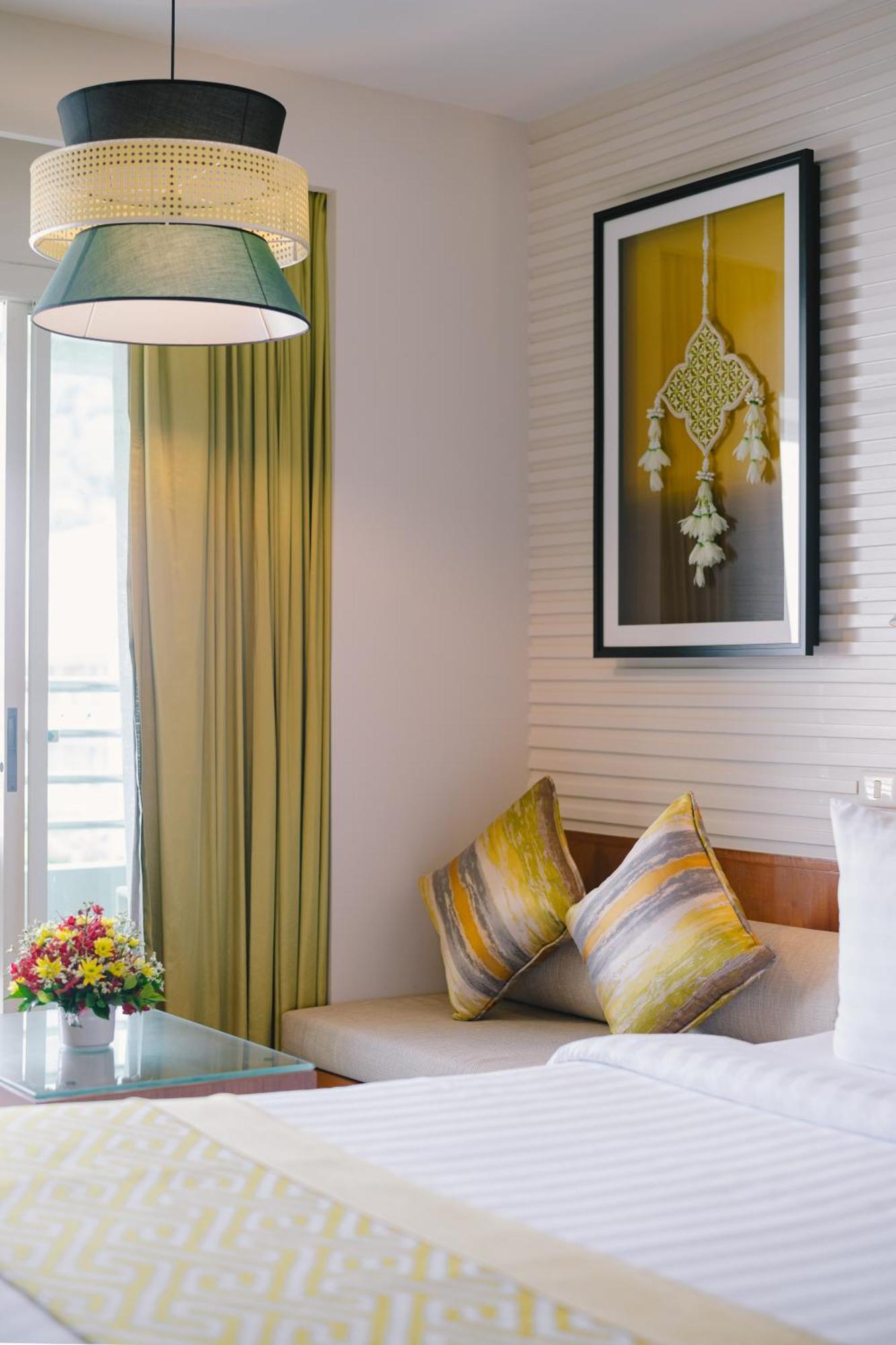 Deluxe room - Royal Wing 1 Queen and 1 Single