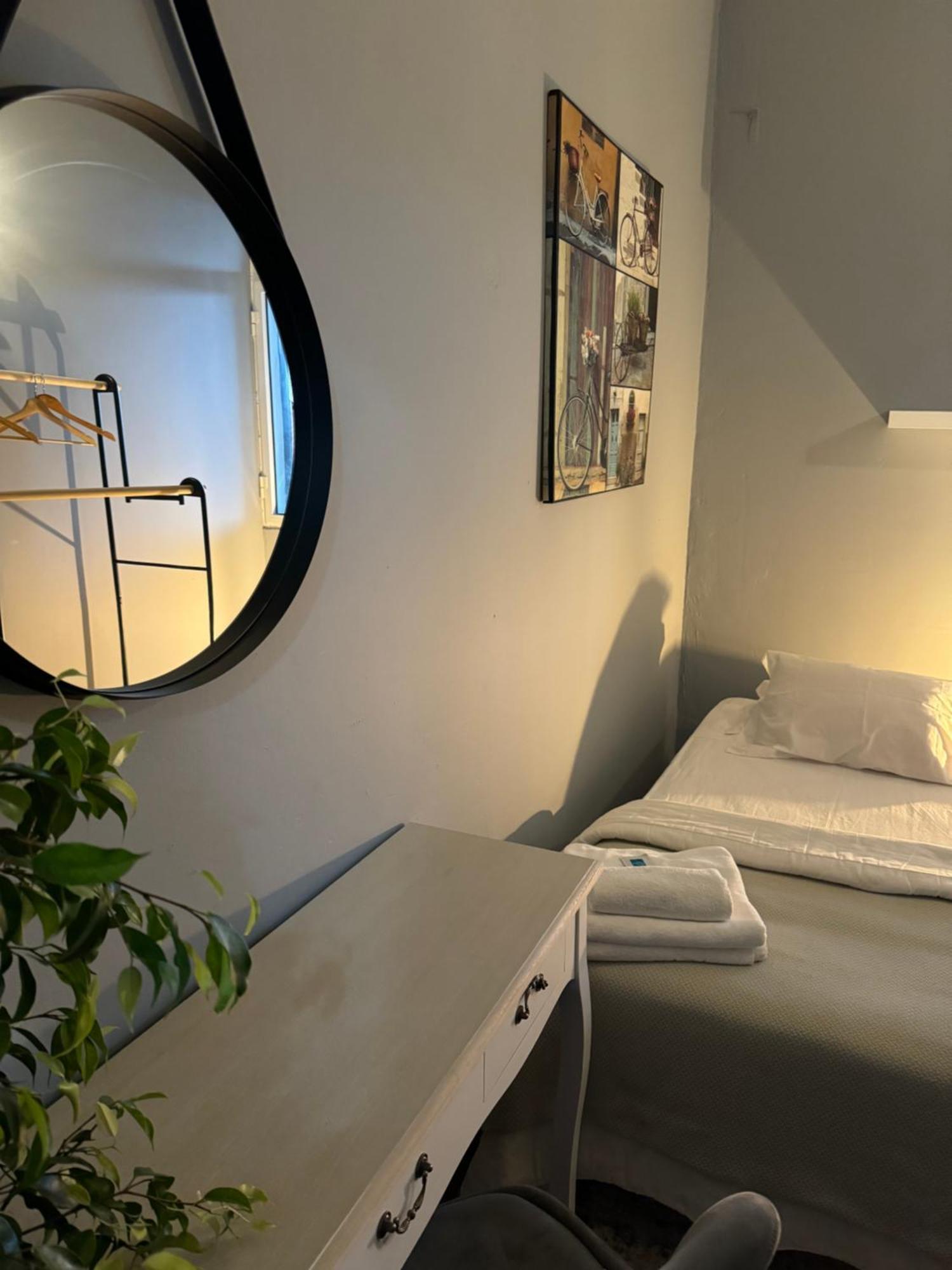 Single Room,1588053173:JPEG
