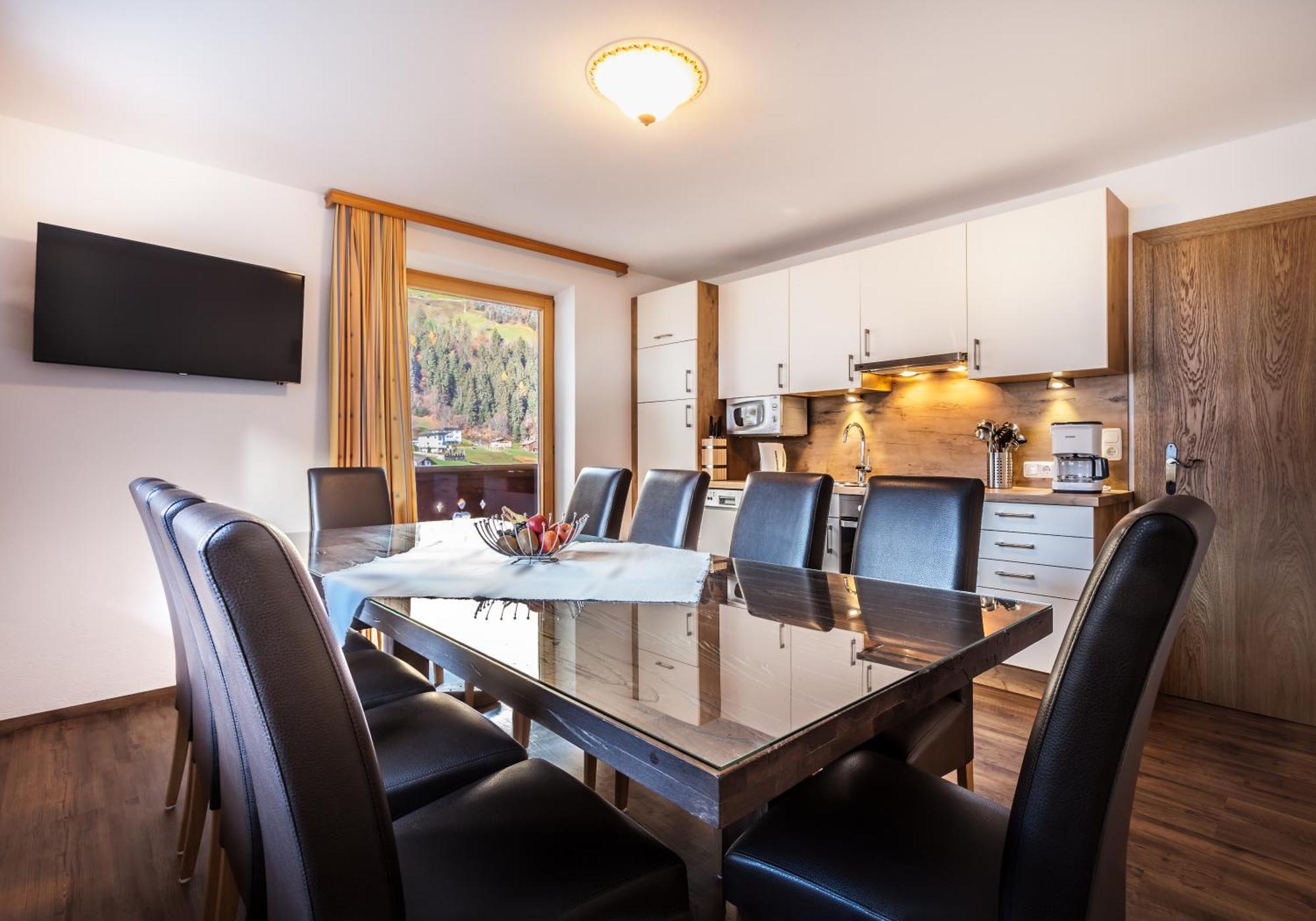 Apartment mit 1 Schlafzimmer, Balkon und Bergblick