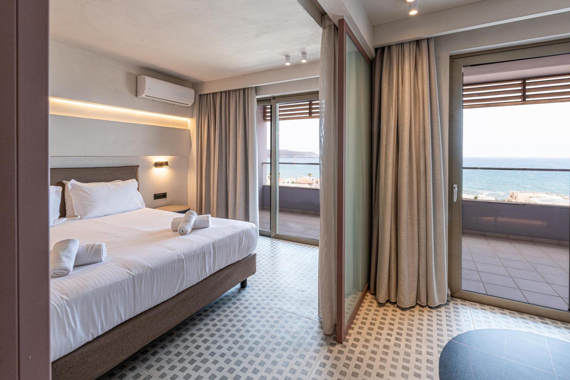 Suite with Jacuzzi and Panoramic Sea view