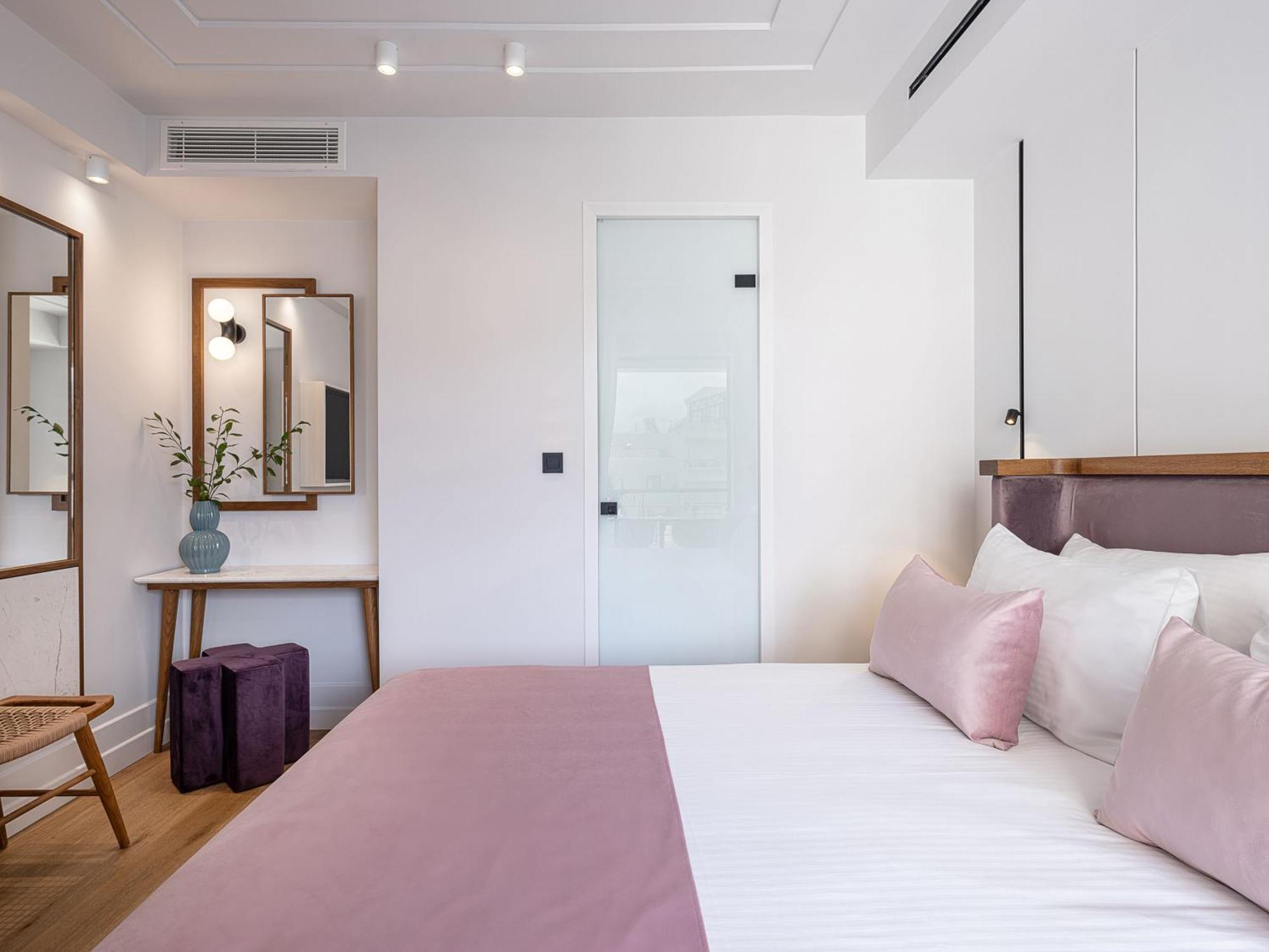 Petite Double Room