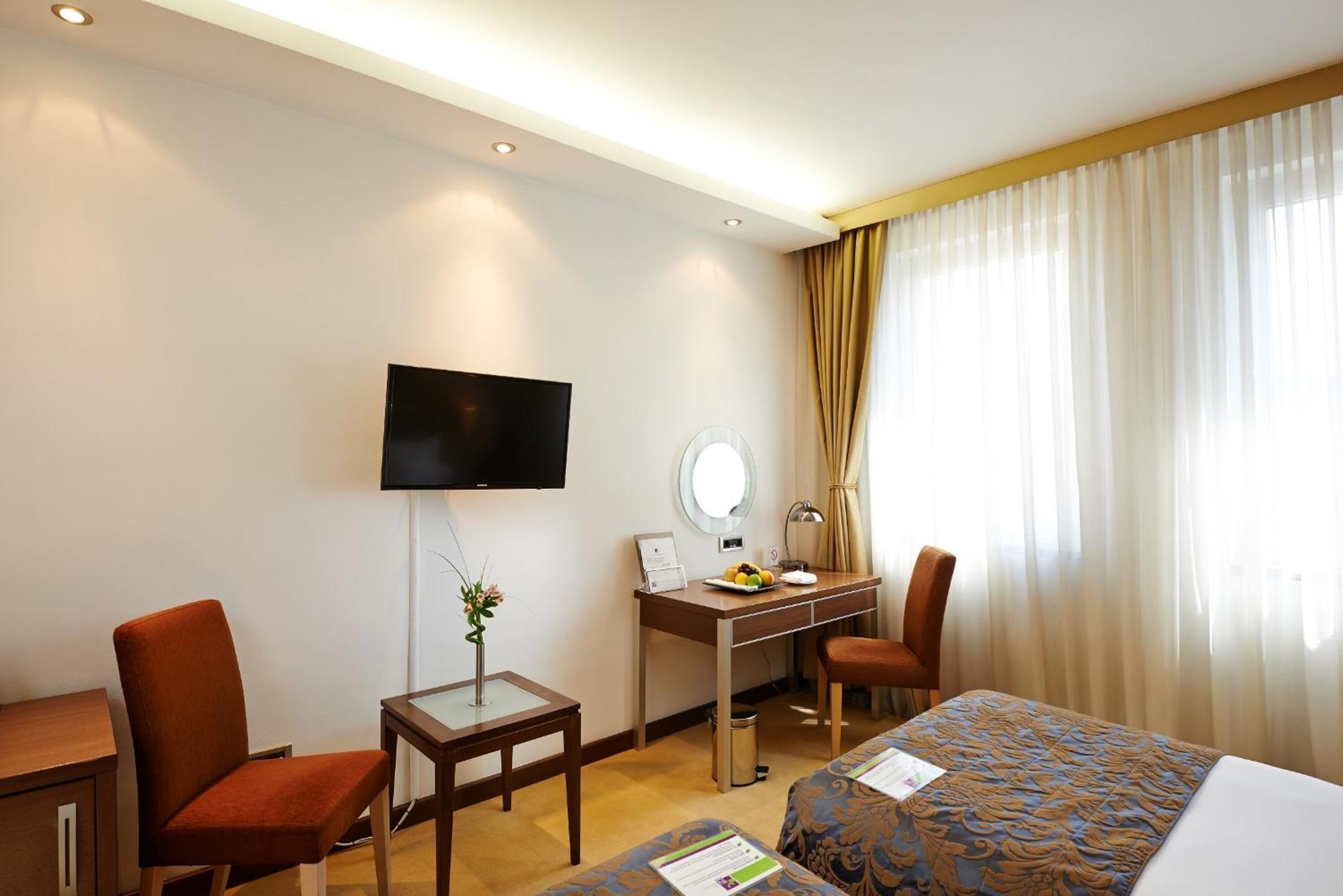 Twin Room,1698870977:JPEG