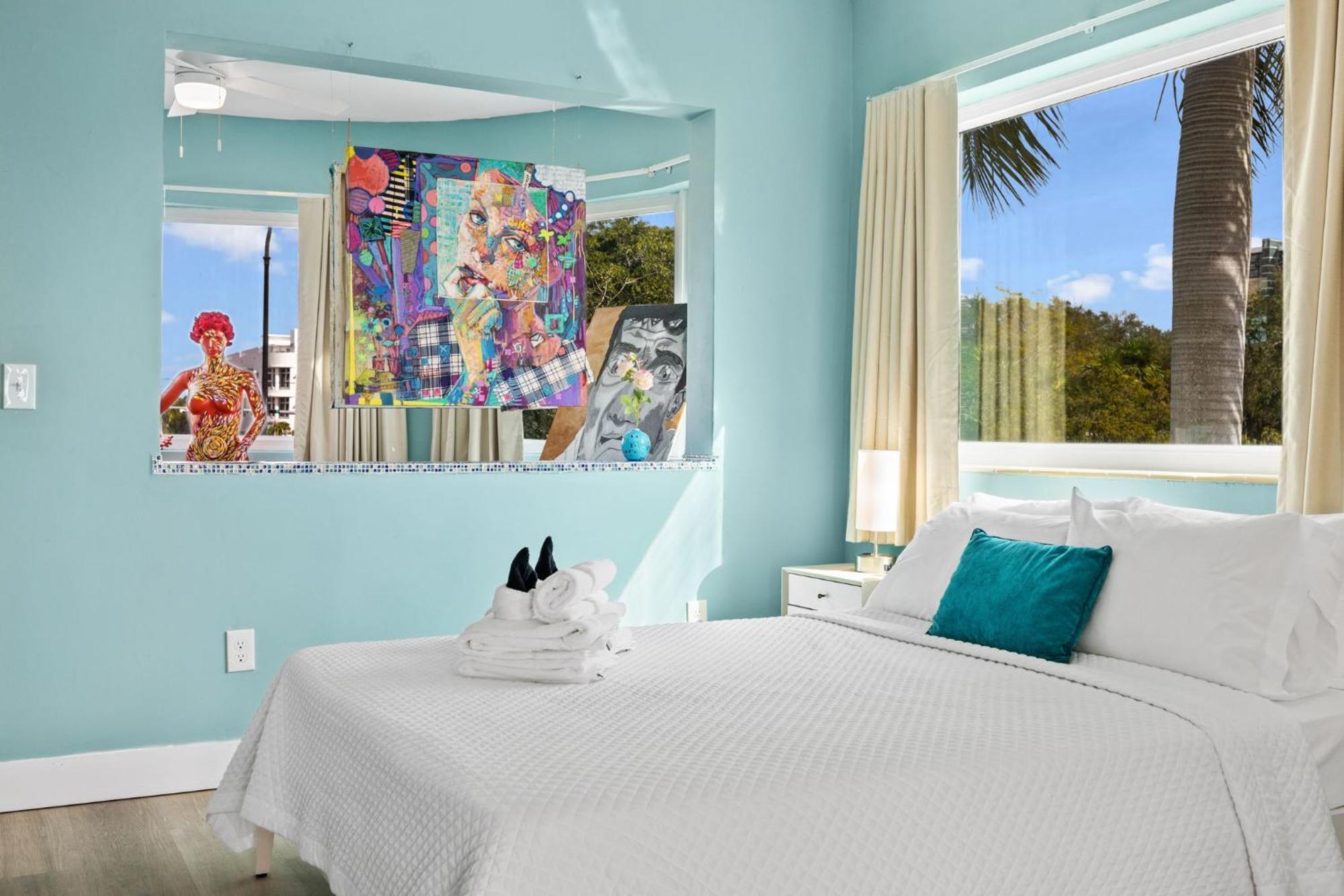 Deluxe Queen Suite
