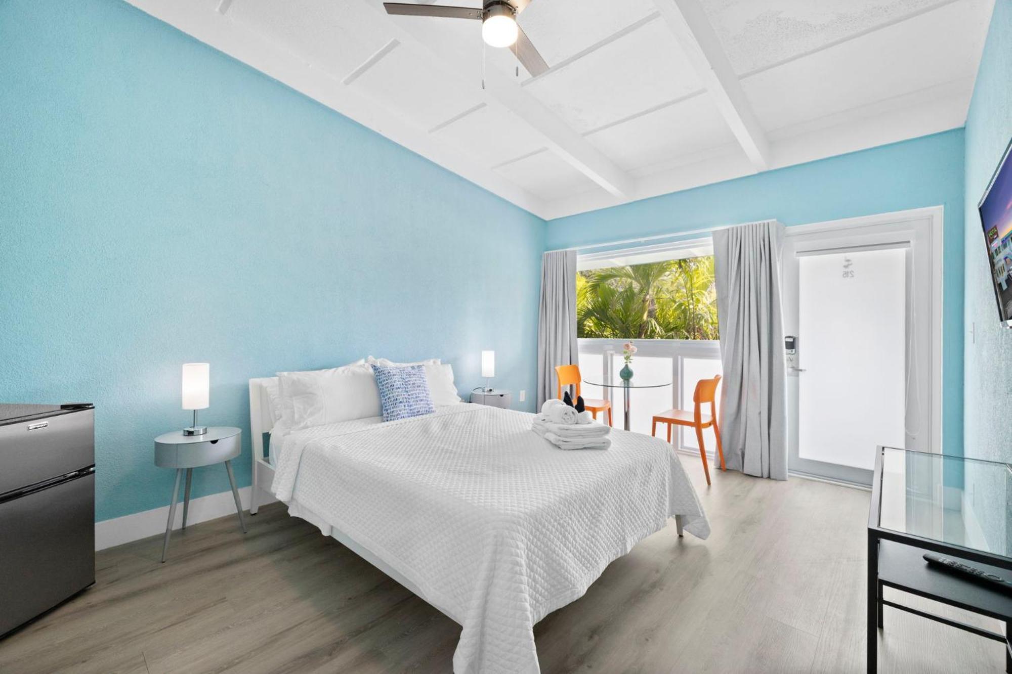 Queen Room Pool View