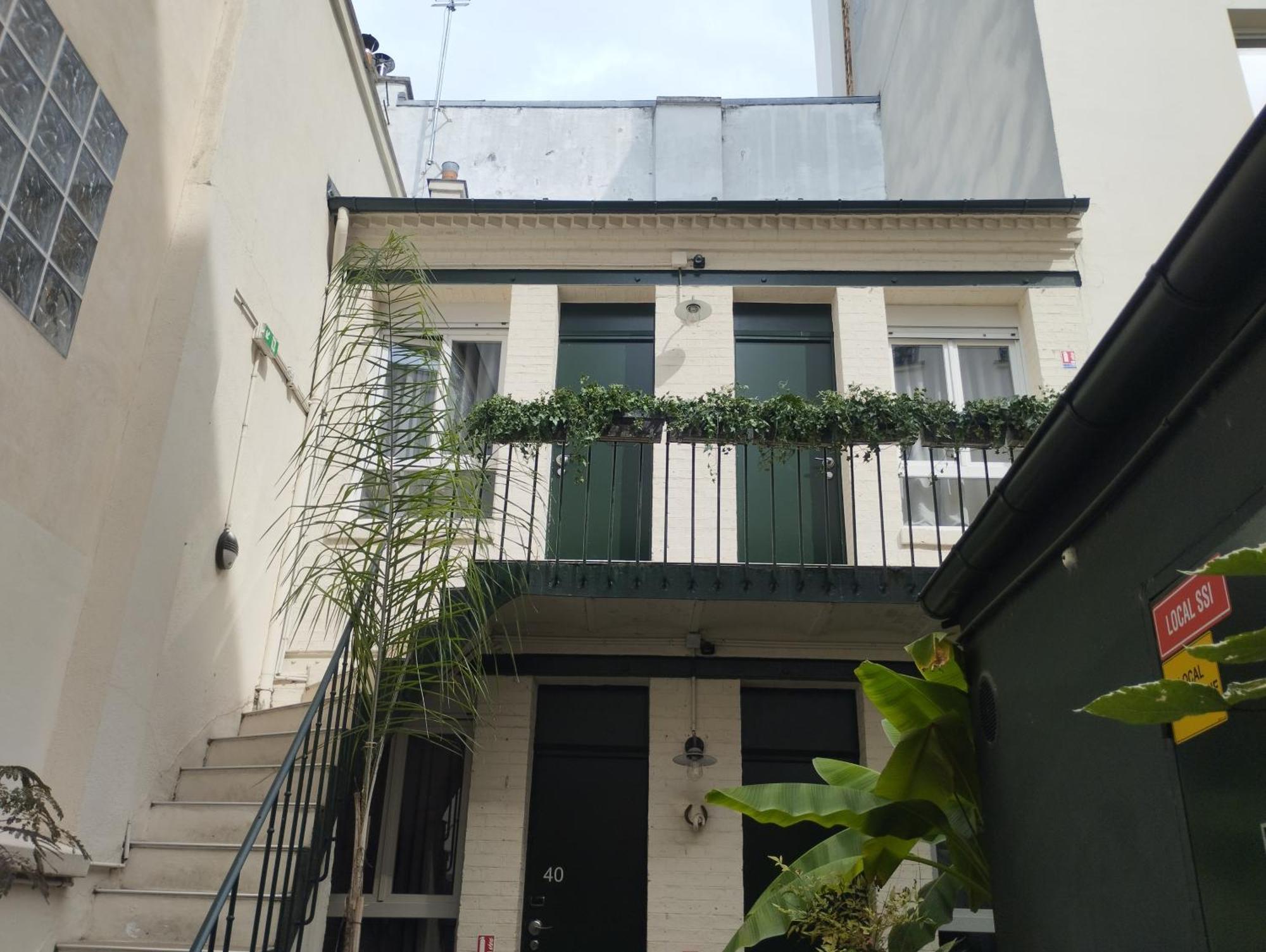 Double Queen bed or Twin Room courtyard view