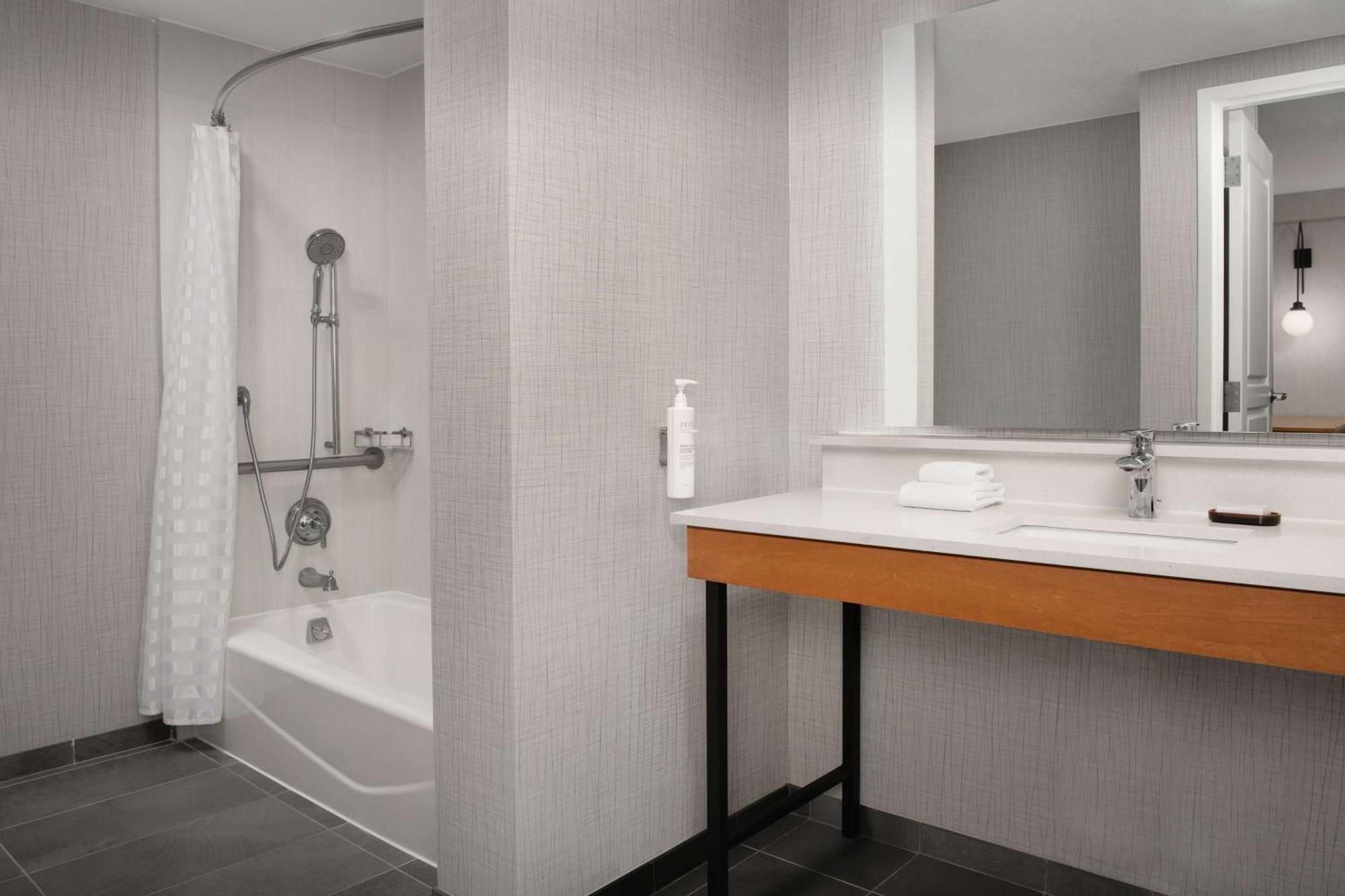 King Suite Accessible Tub Mobility Hearing Access or Non-Smoking