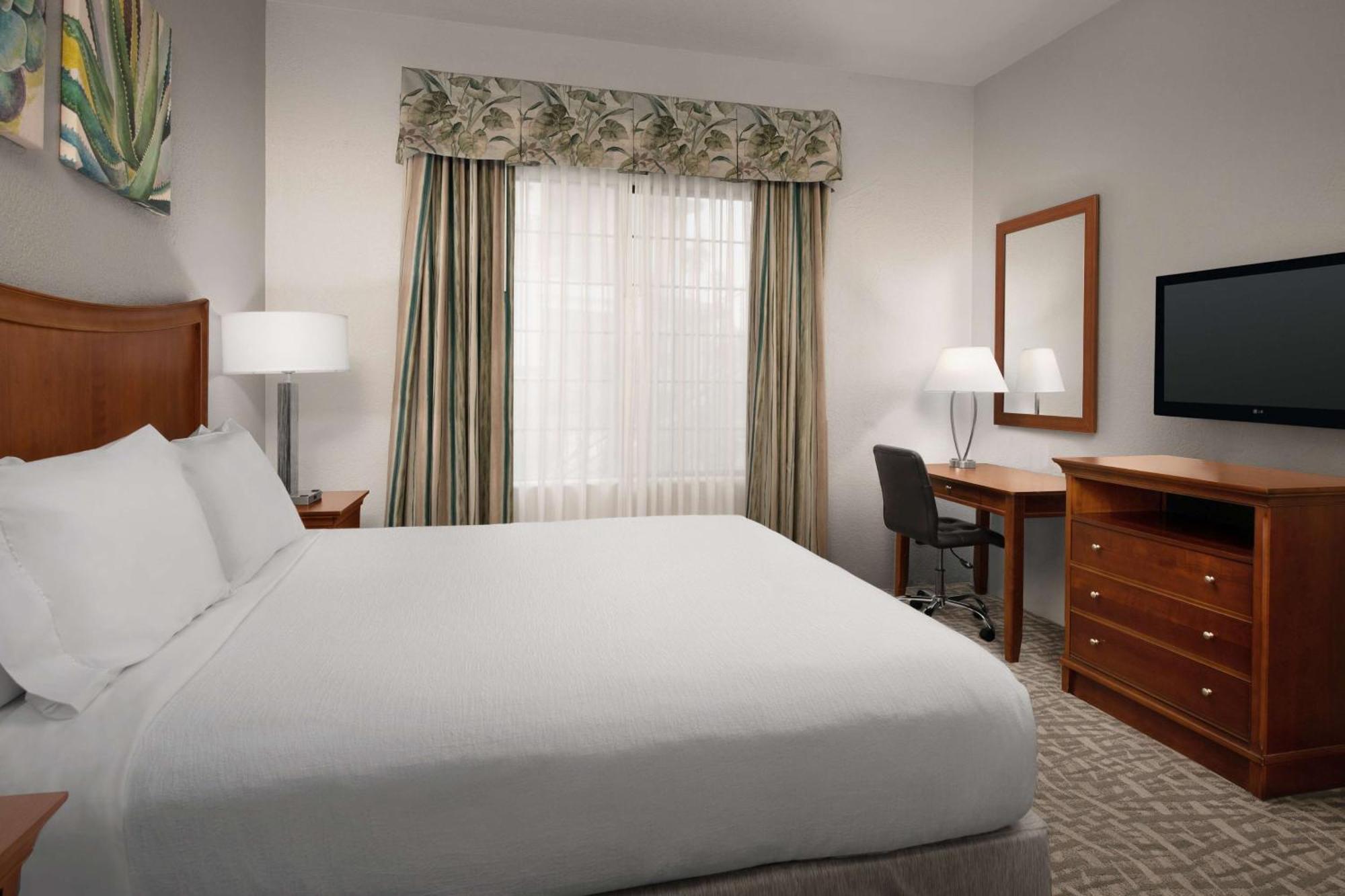King Suite Accessible Tub Mobility Hearing Access or Non-Smoking