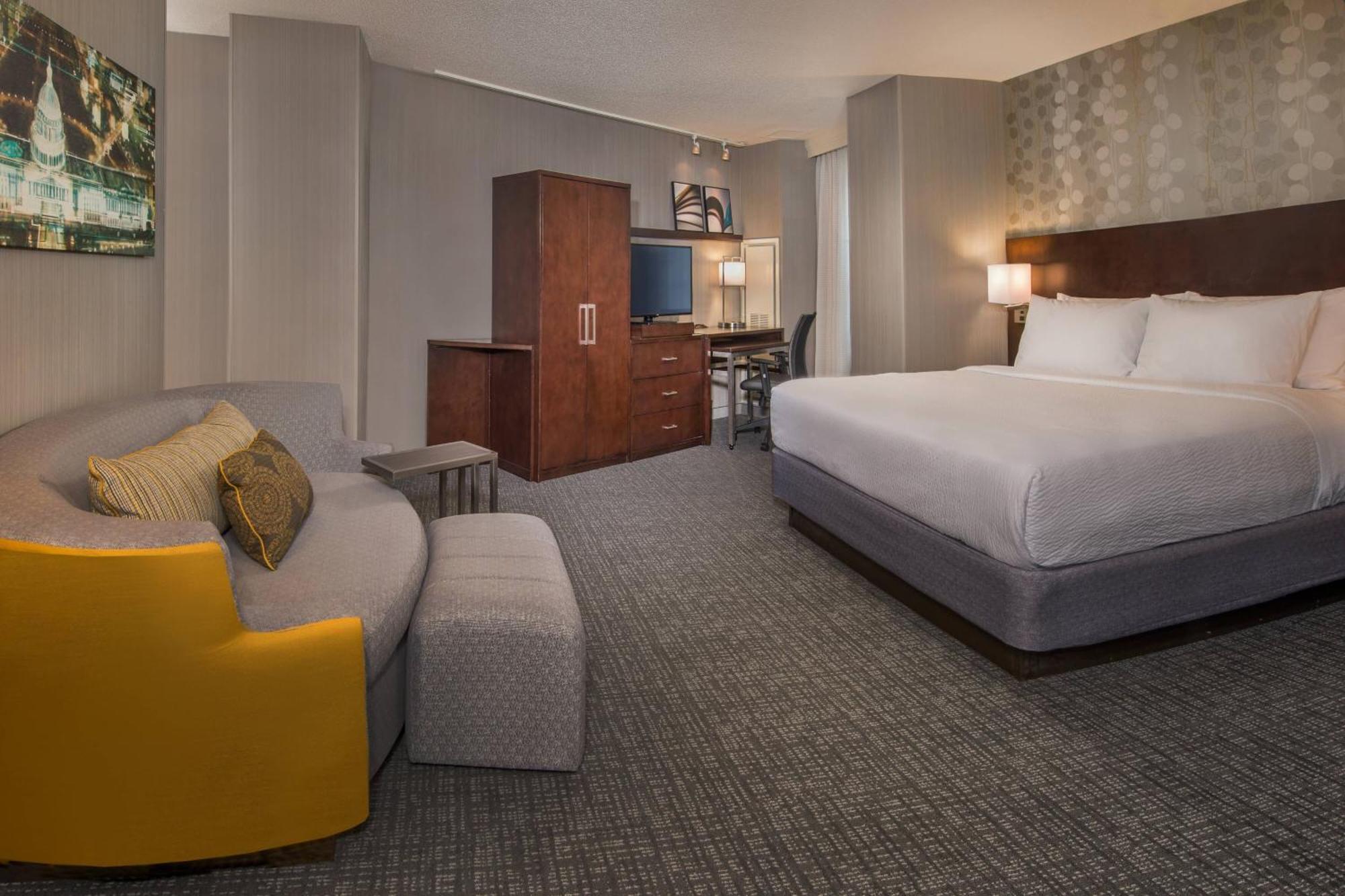 Executive King Suite with Sofa Bed,1588095882:JPEG