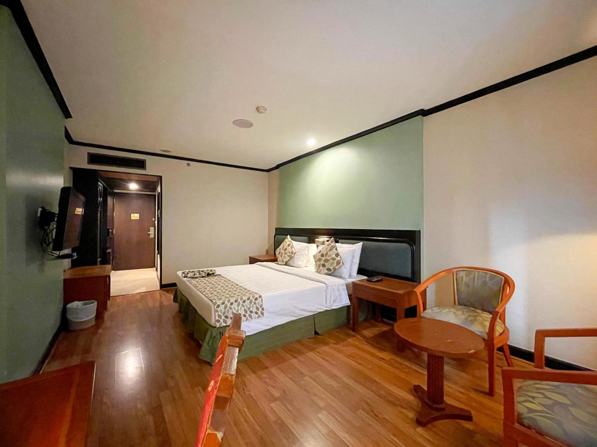 Deluxe Premium King Room,1588104825:JPEG