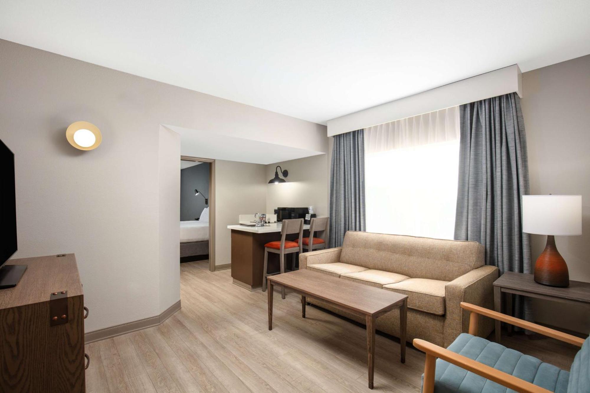 King Suite with Sofa Bed and Balcony - Kitchenette