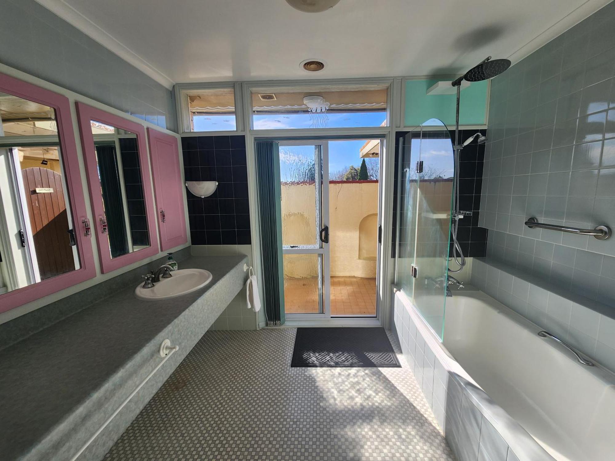 Deluxe Studio