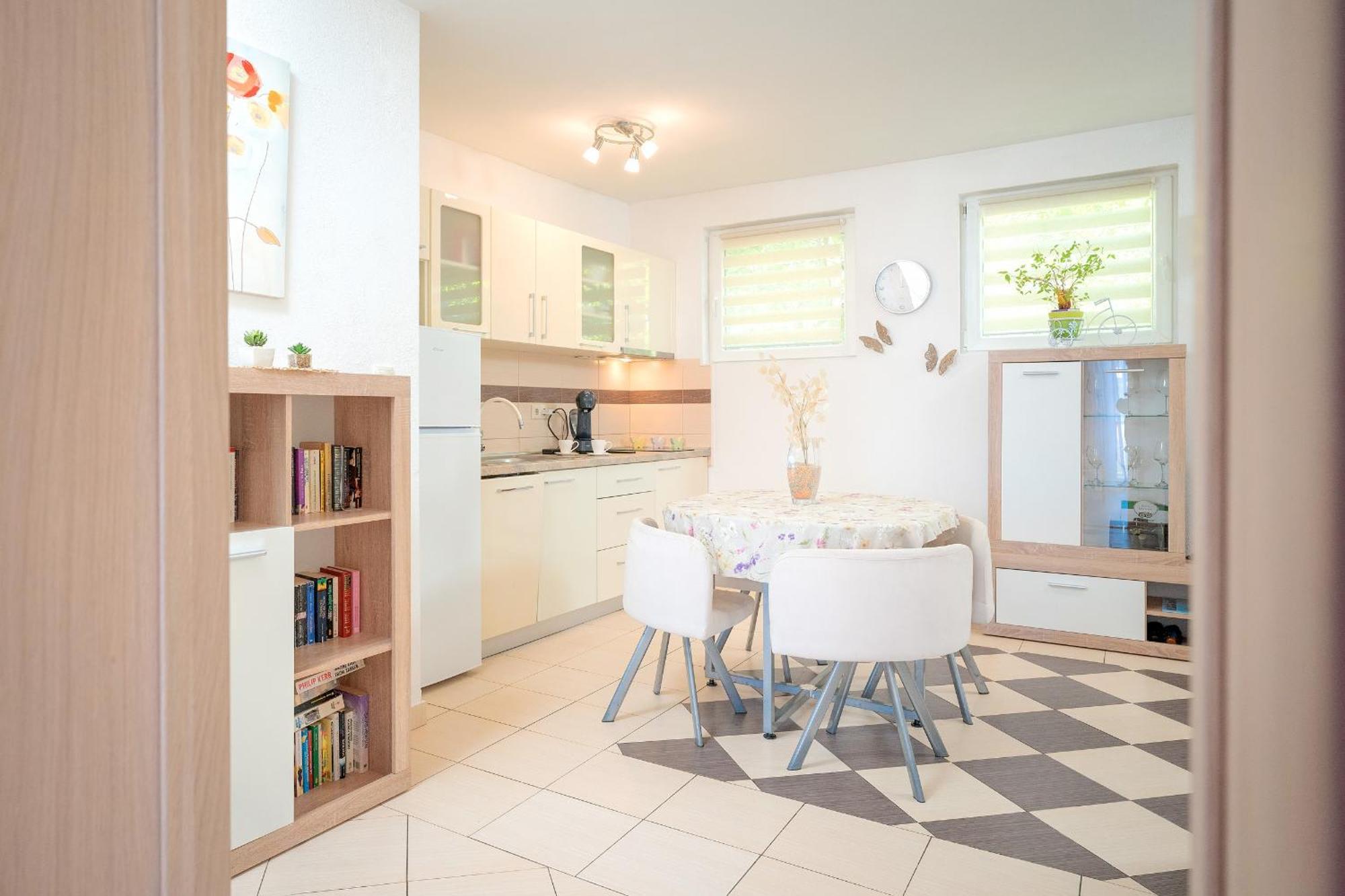 Apartment mit Balkon