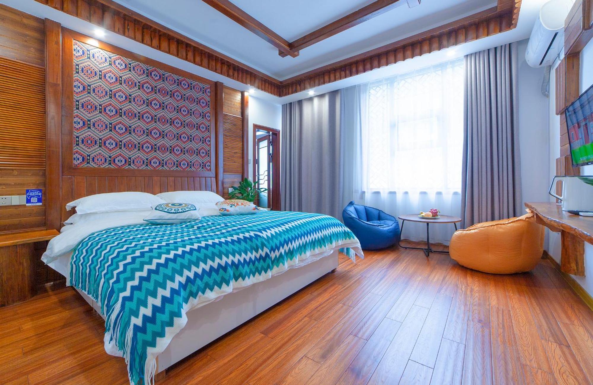 King Room,1588375293:JPEG