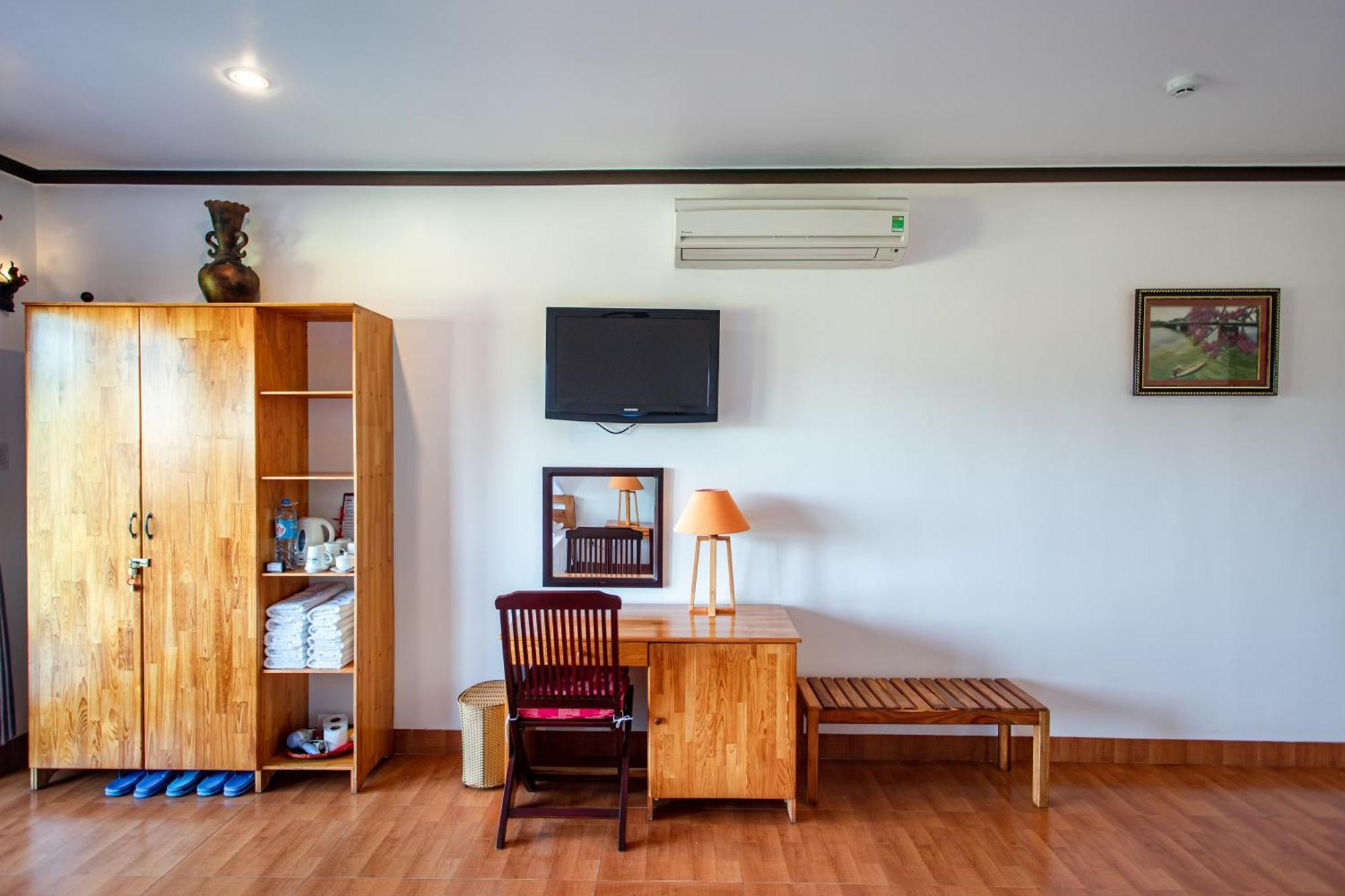 Family Room (5 People)