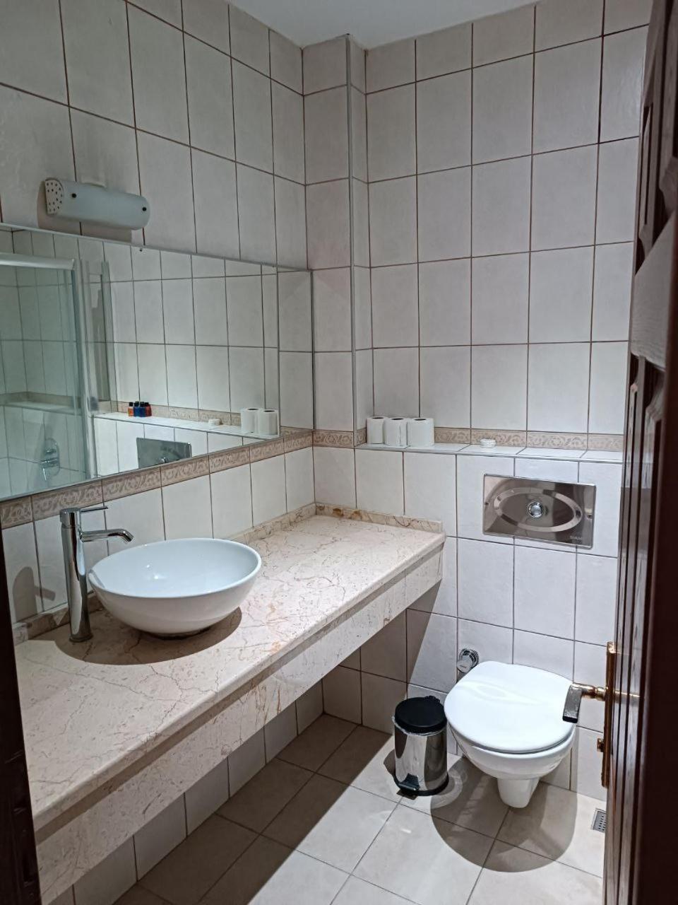 Single Room,1652773956:JPEG
