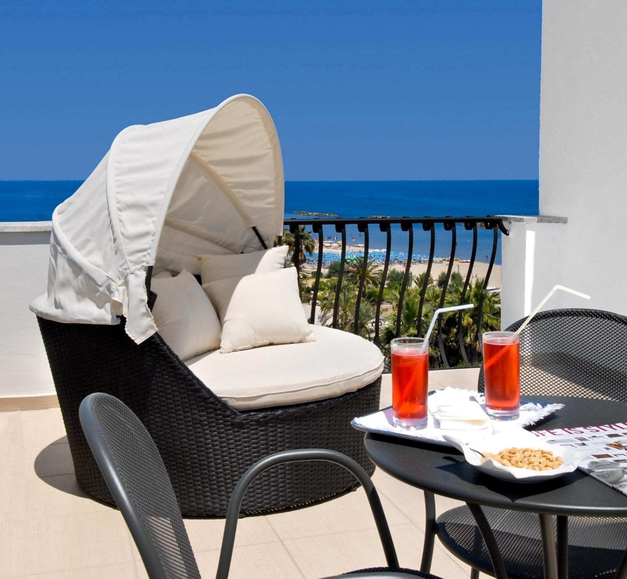 Deluxe Suite with Spa