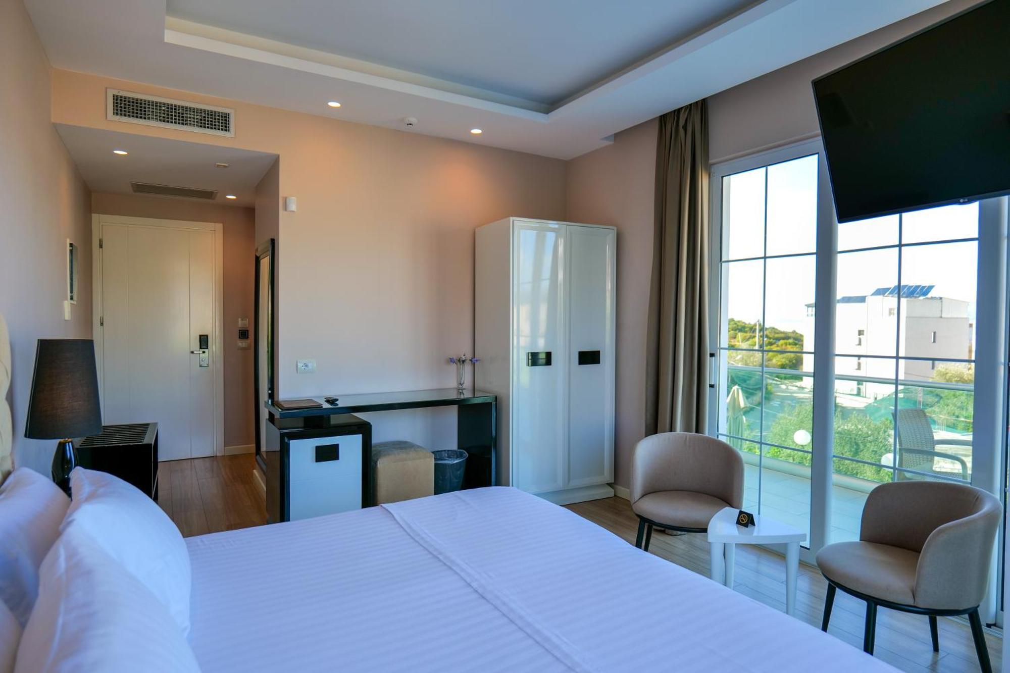 Deluxe Family Room Balcony