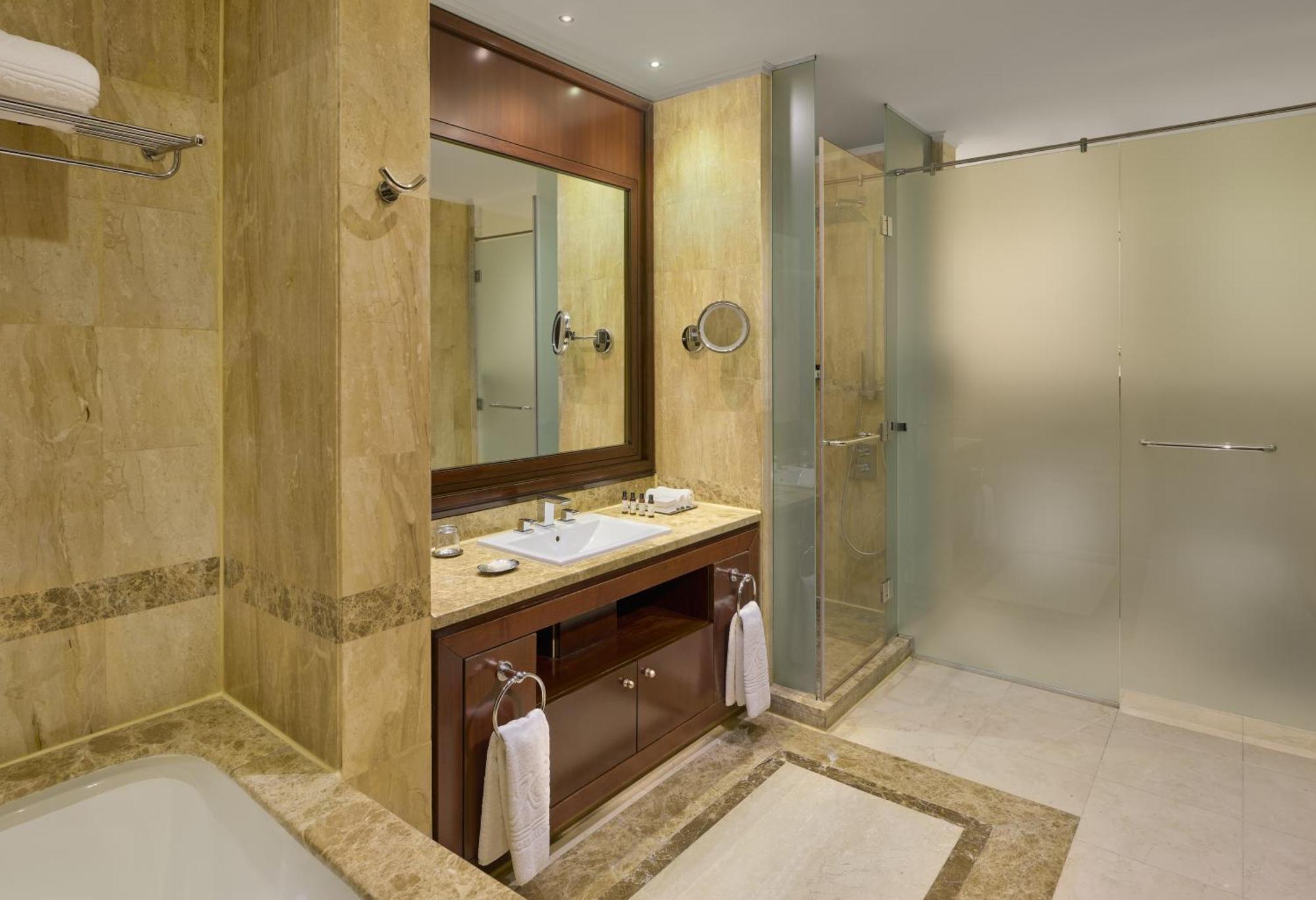 Deluxe City Room