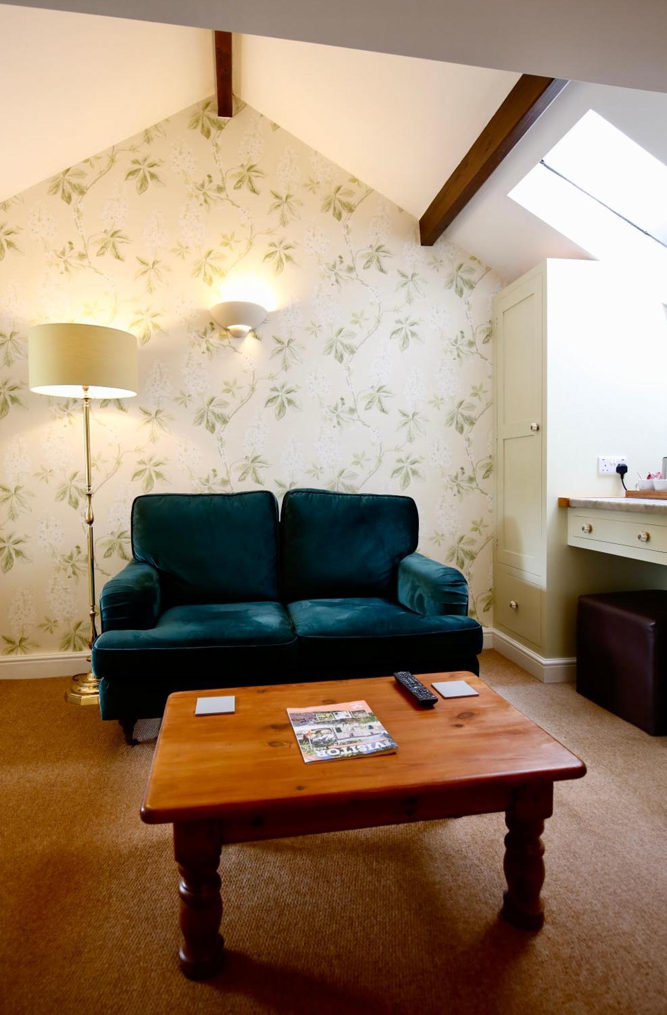 King Room,1588585647:JPEG