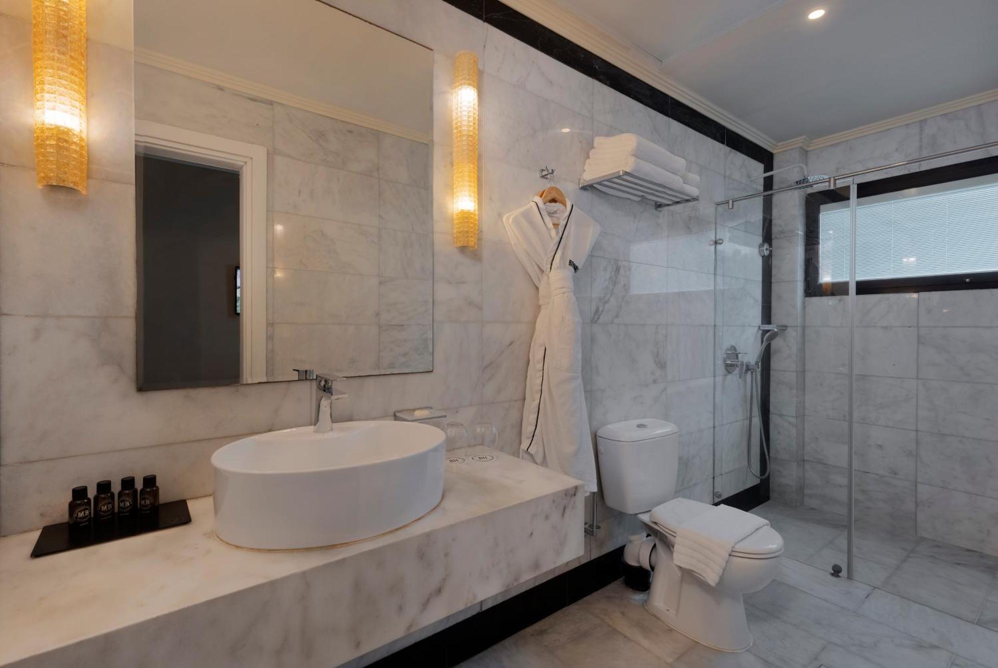 Deluxe One-Bedroom Suite