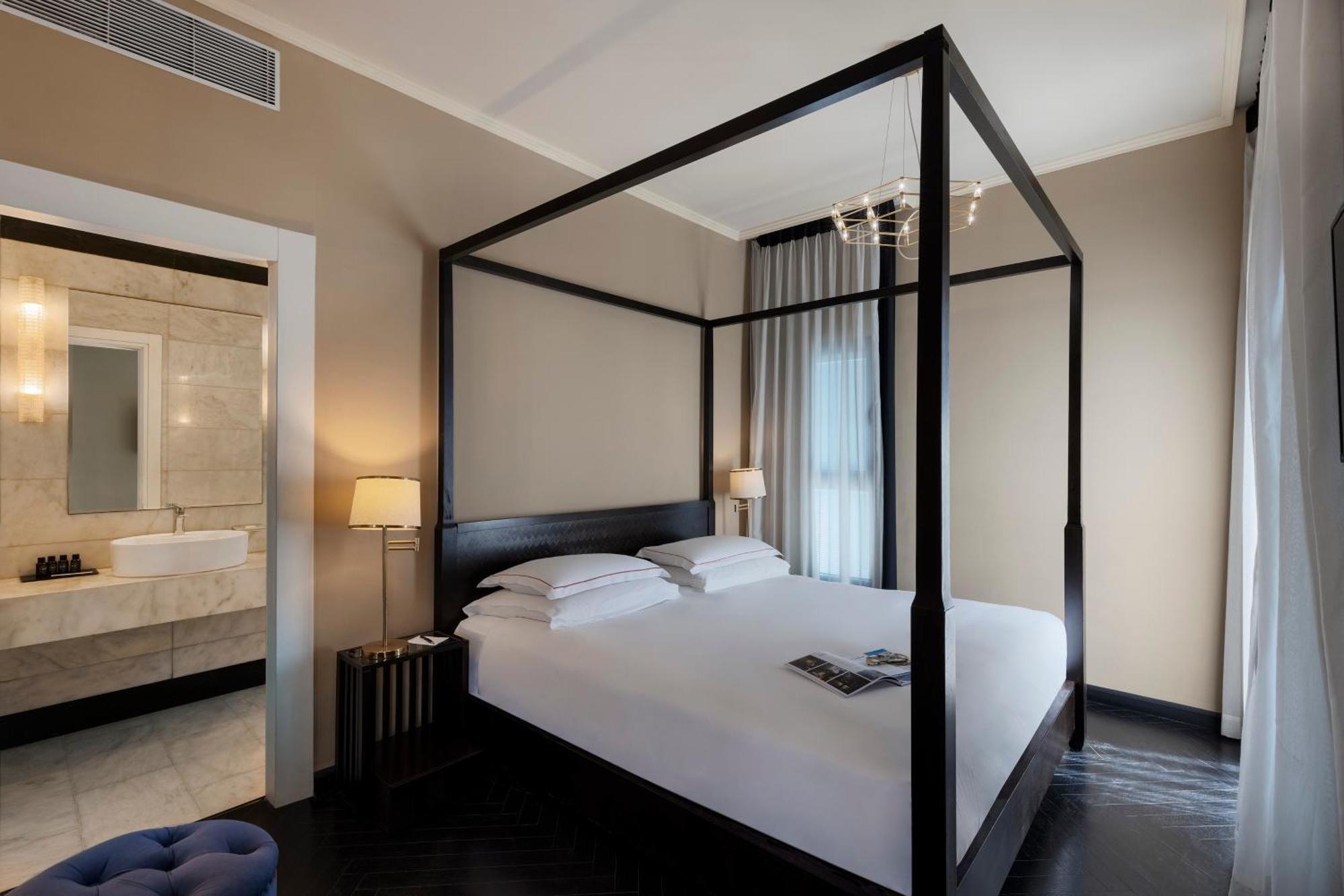 Deluxe One-Bedroom Suite