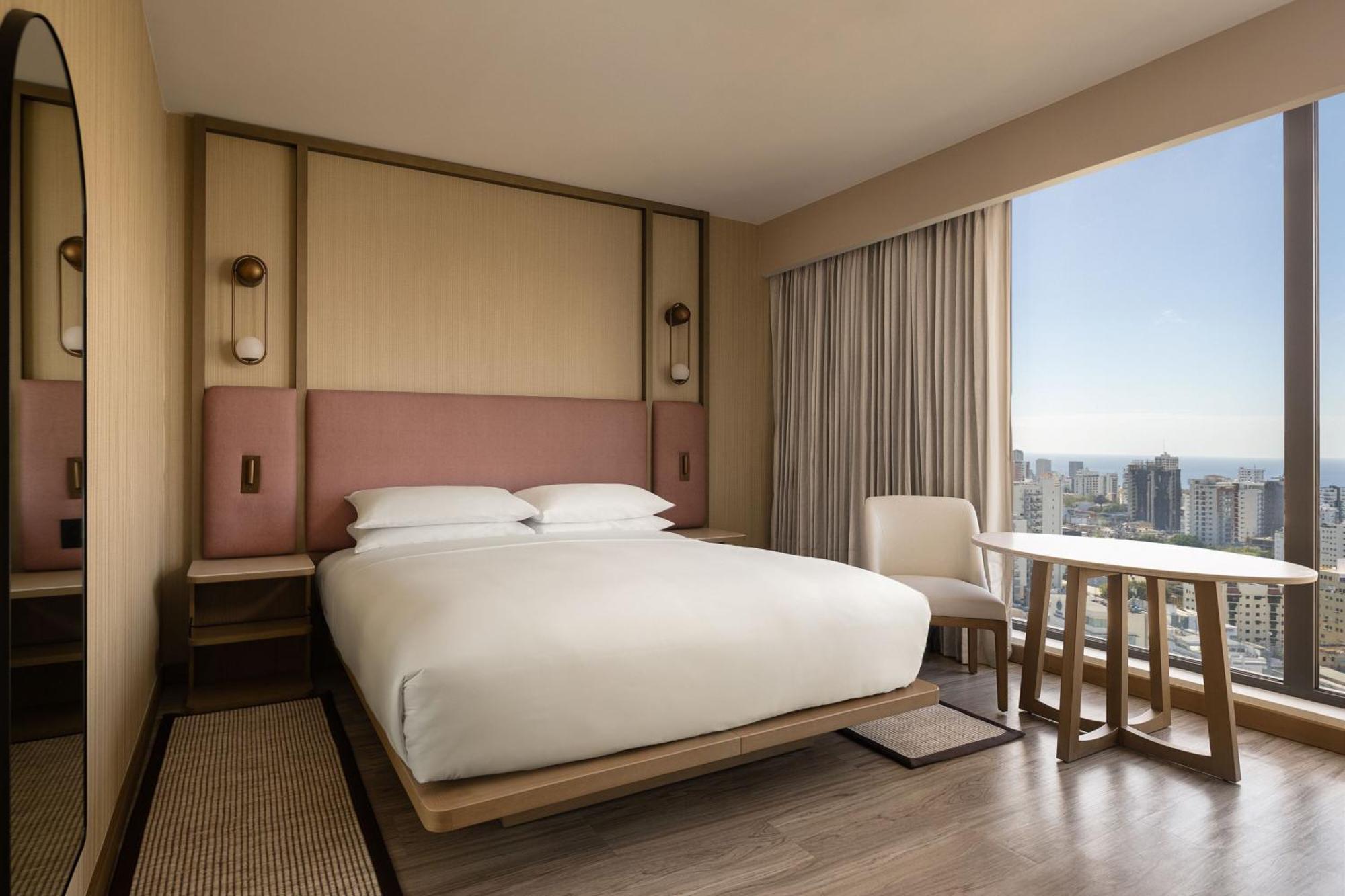 Deluxe King Room with City View