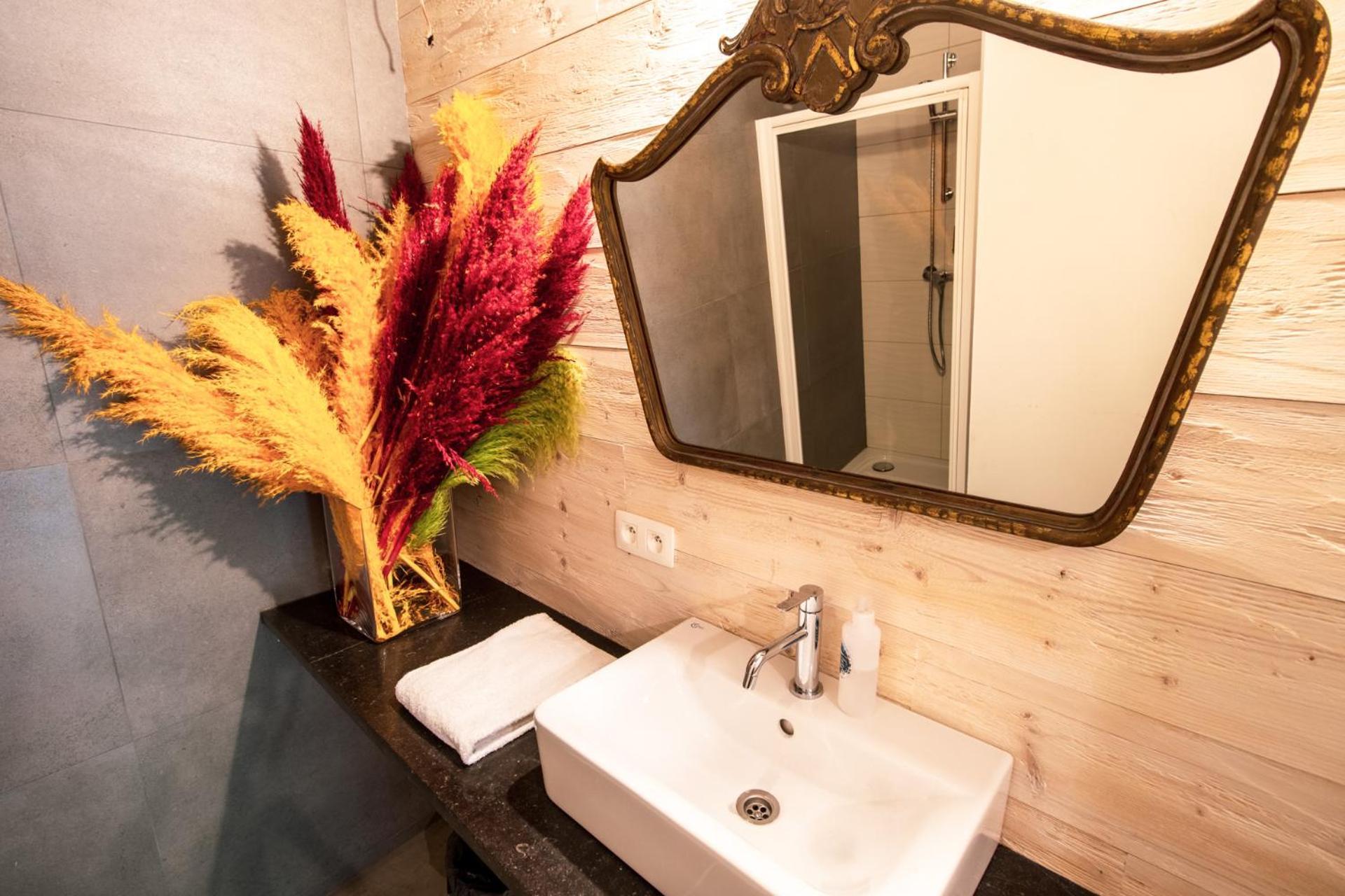Glamping tent hottub swim