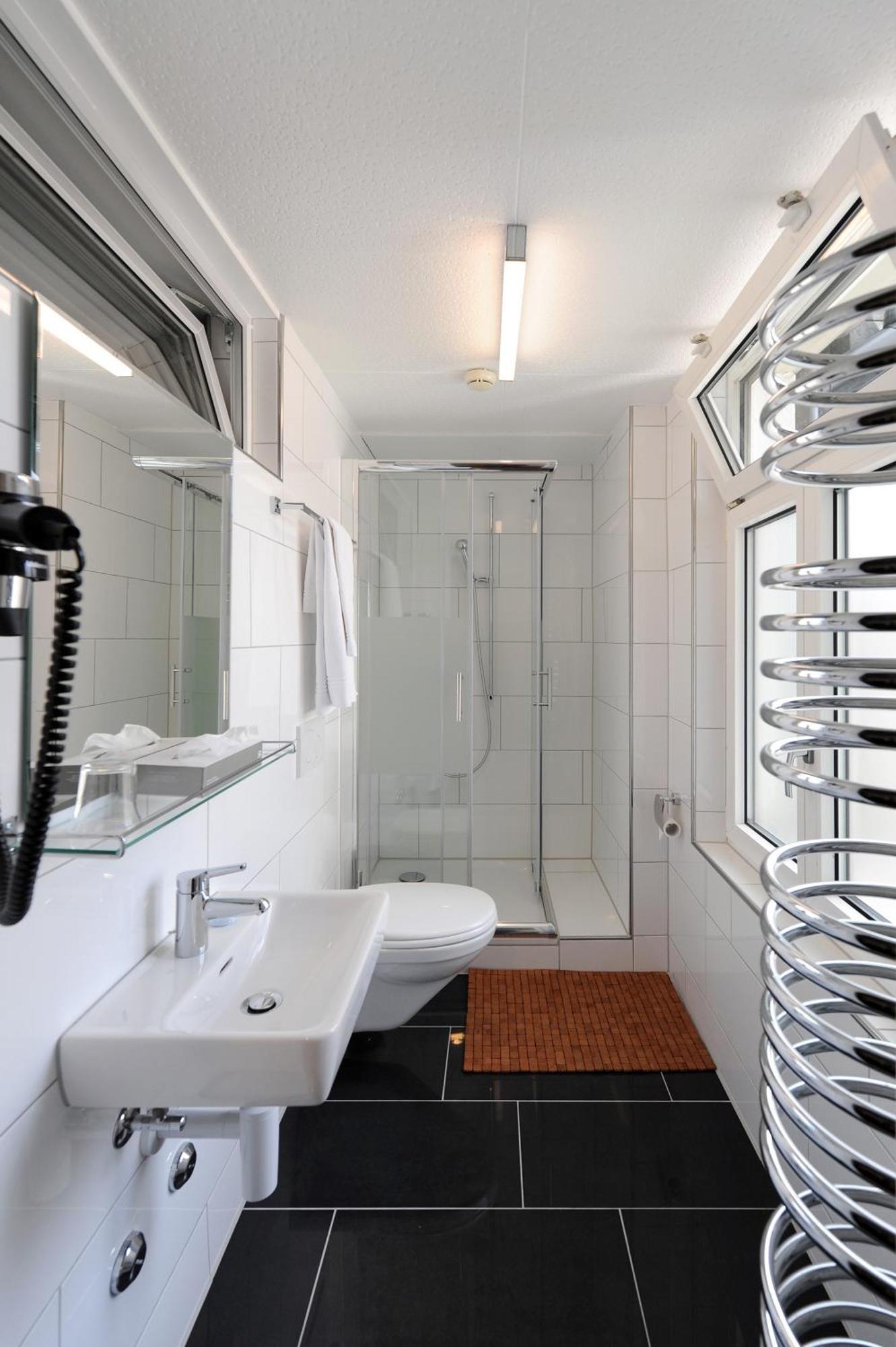 Single Room Private External Bathroom