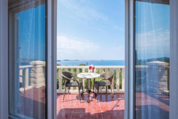 Premium One Bedroom Apartment with Terrace and sea View
