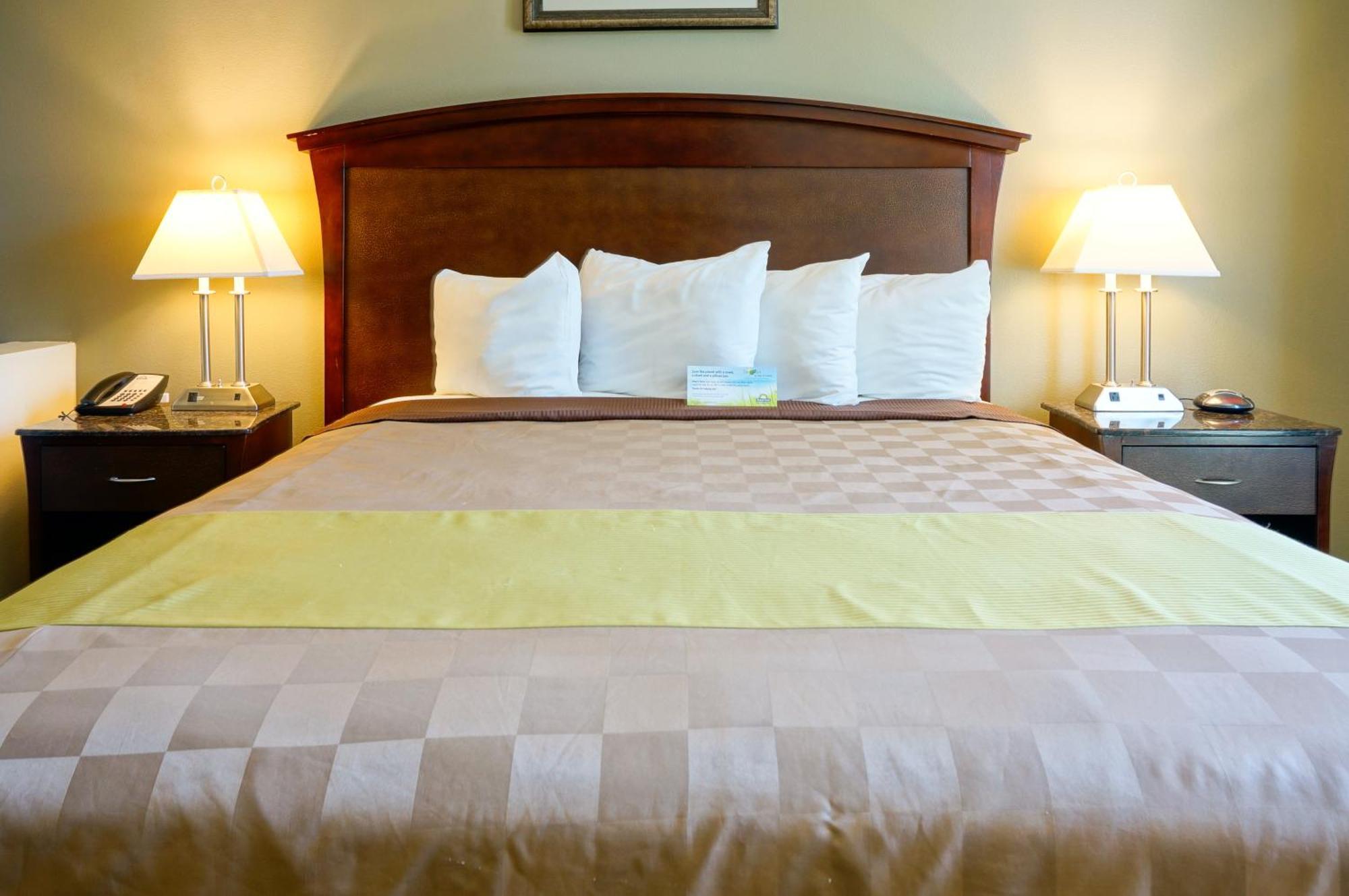 King Room with Mobility/Hearing Impaired Access - Non-Smoking