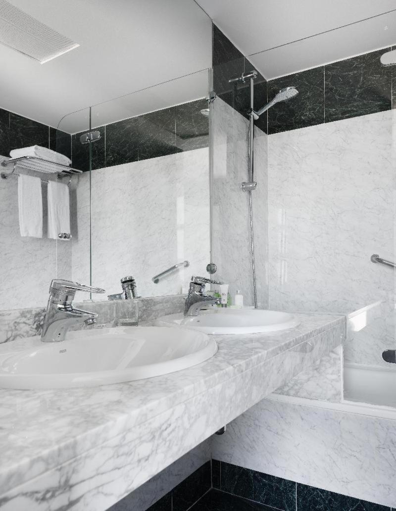 Quarto Família Conjugado (3 Adultos + 1 Criança)