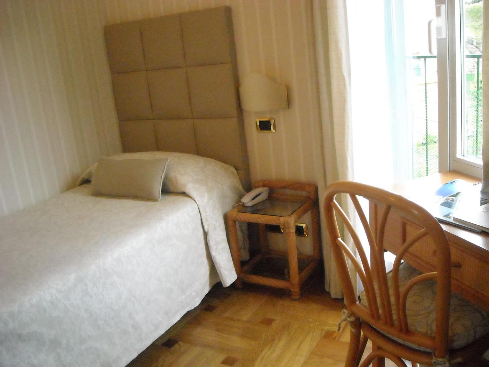 Single Room with Beach Access