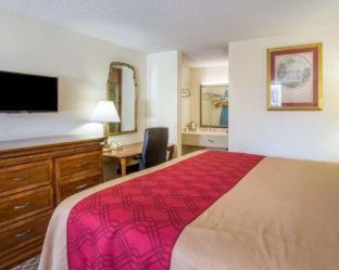 Queen Room with Two Queen Beds - Smoking