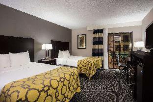 Queen Room with Two Queen Beds and Bath Tub - Mobility Accessible/Non-Smoking