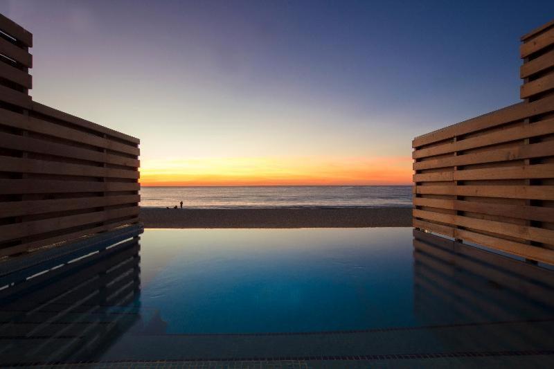 Altitude Junior Suite Swimout Ocean Front King