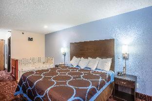King Room Tub Grab Bars Mobility or Hearing Accessible Non-Smoking