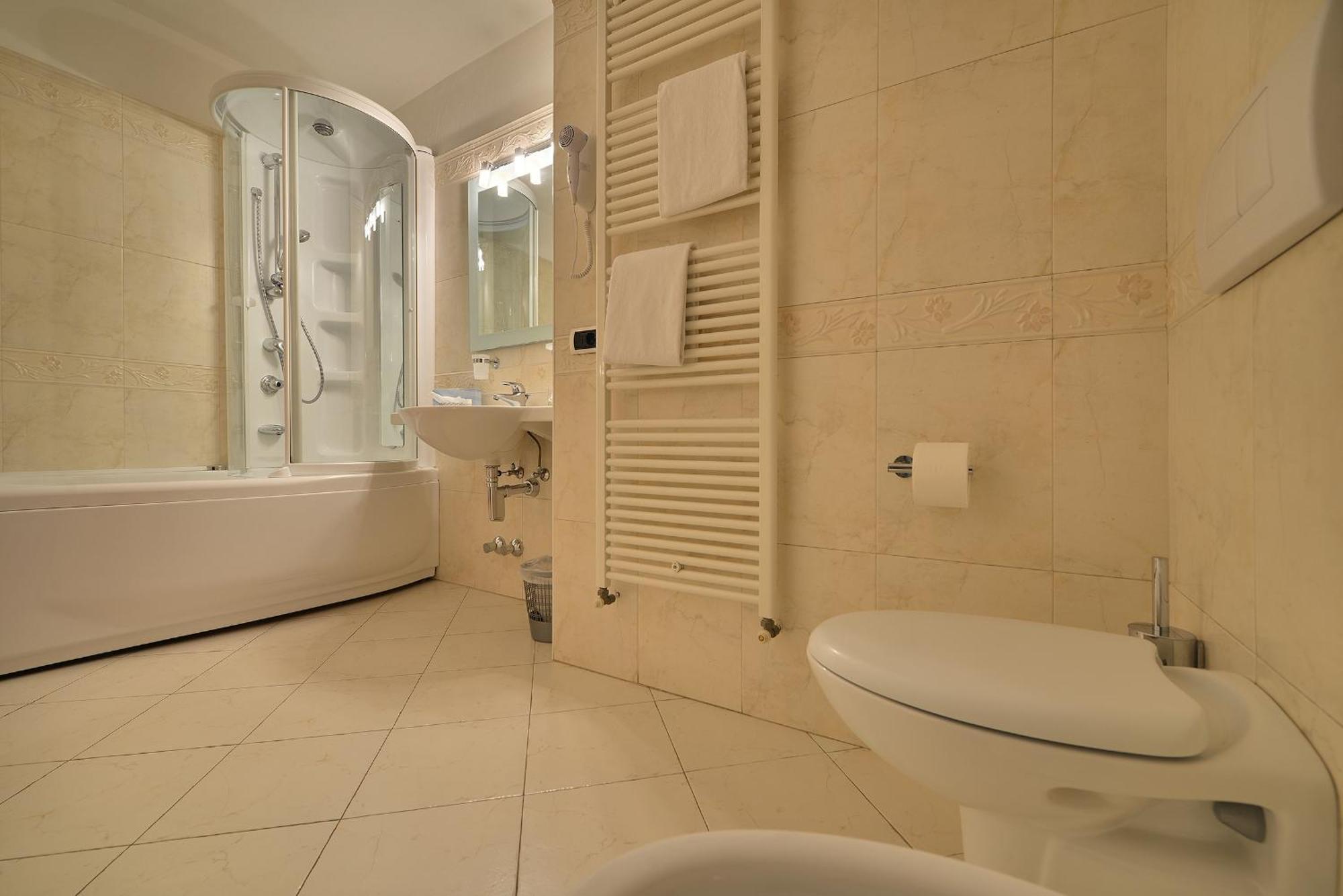 King Room Spa Bath