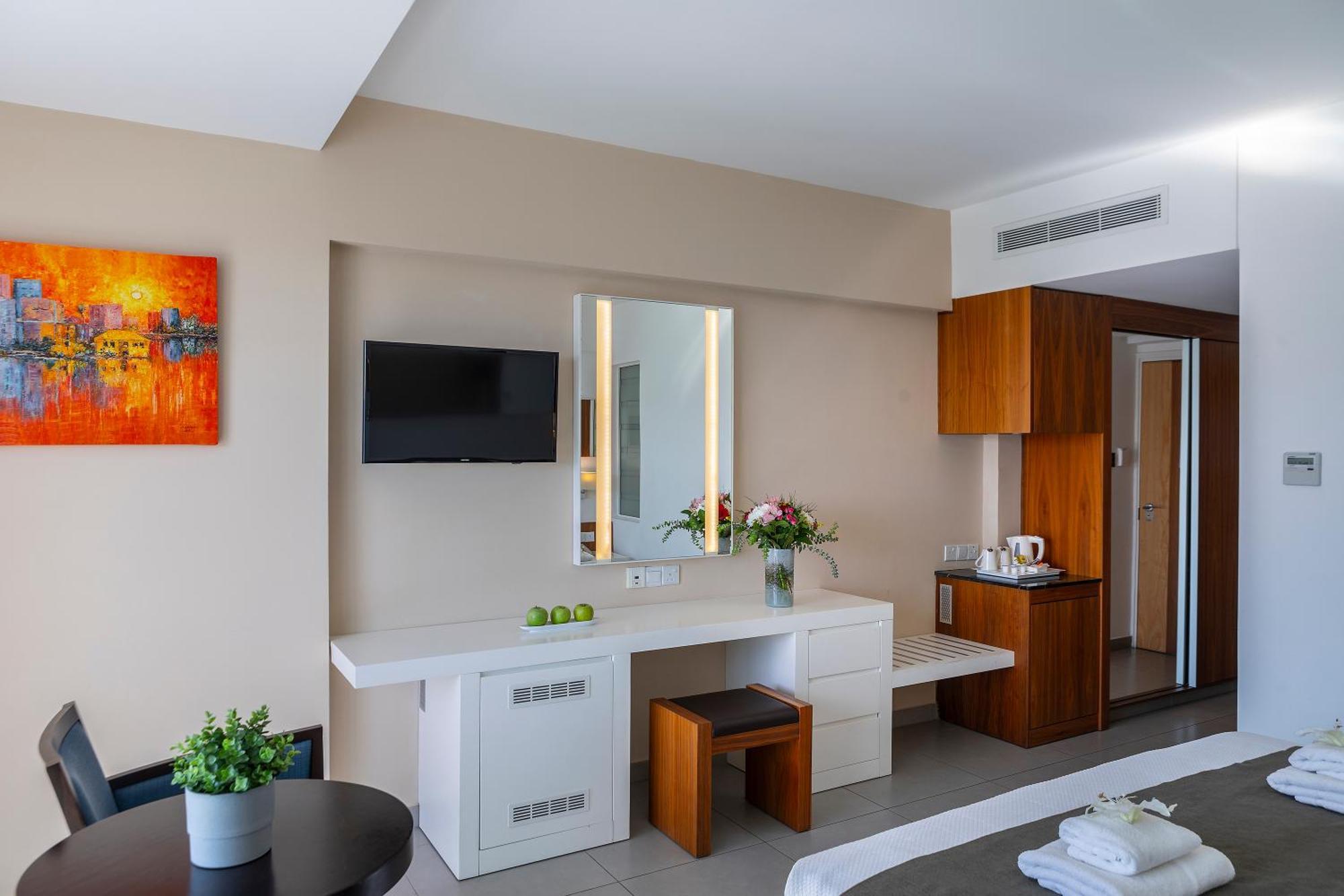 Superior Room Pool or Sea View