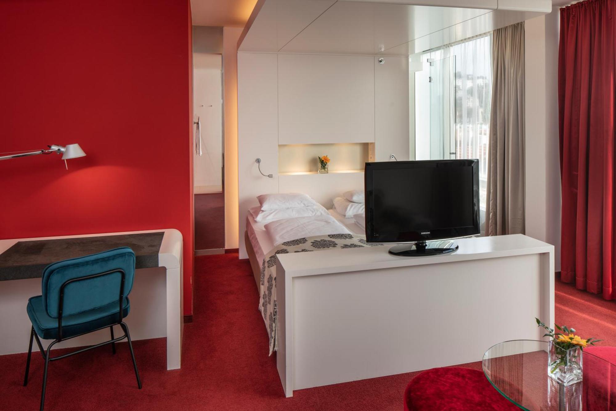Junior Suite access to Rooftop Lounge